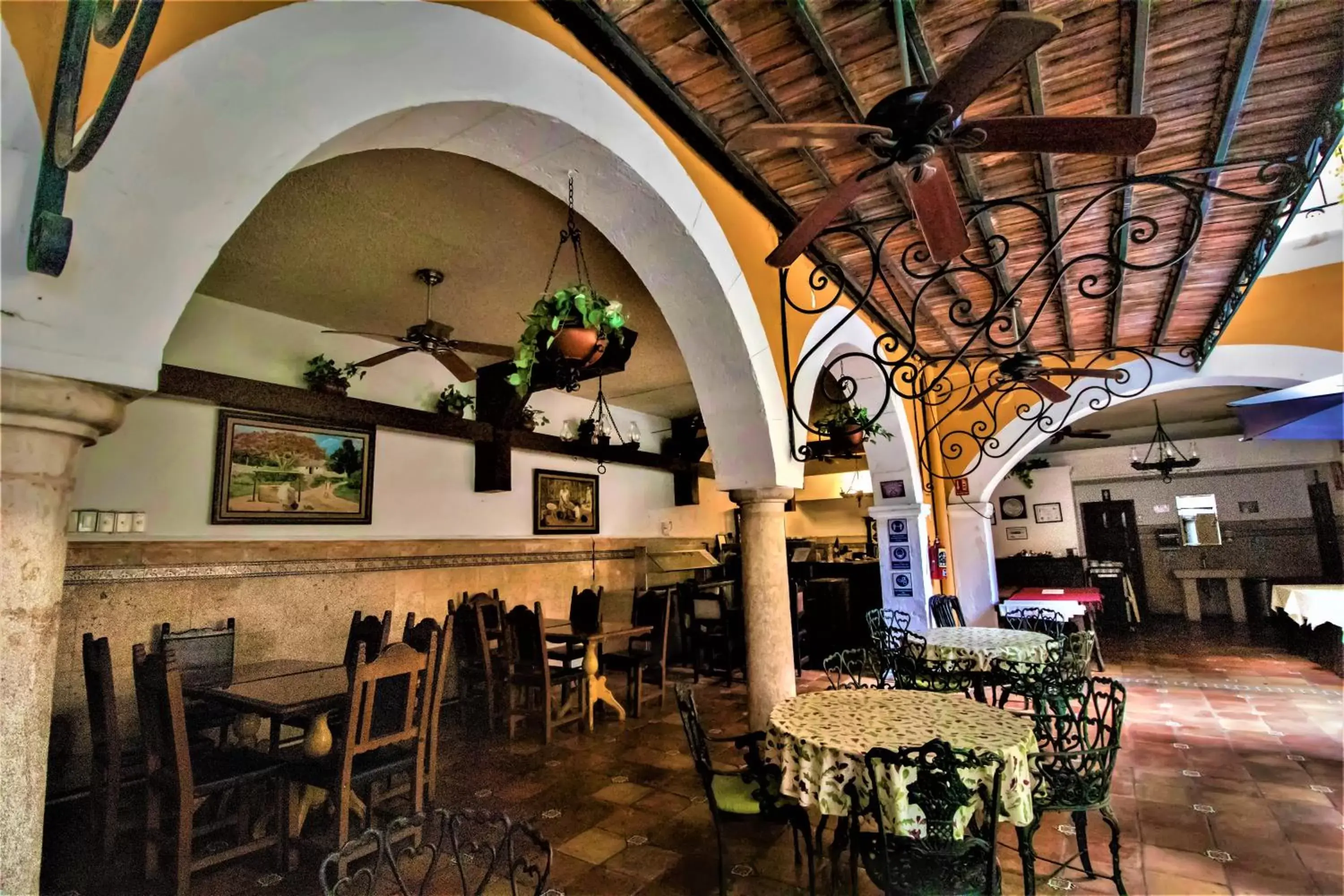 Restaurant/places to eat, Lounge/Bar in Hotel Caribe Merida Yucatan
