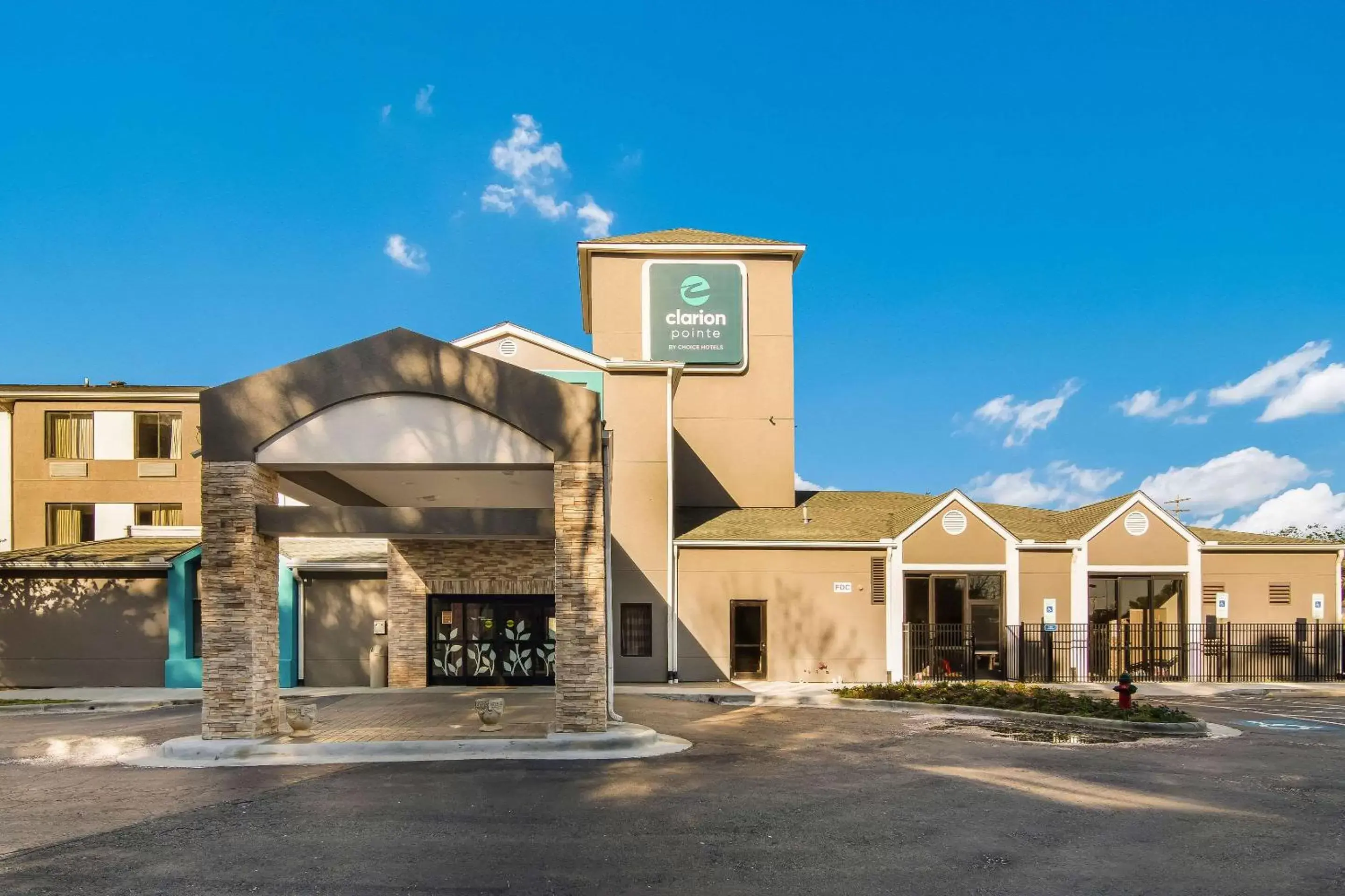 Property building in Clarion Pointe Wake Forest - Raleigh North Property building in Clarion Pointe Wake Forest - Raleigh North