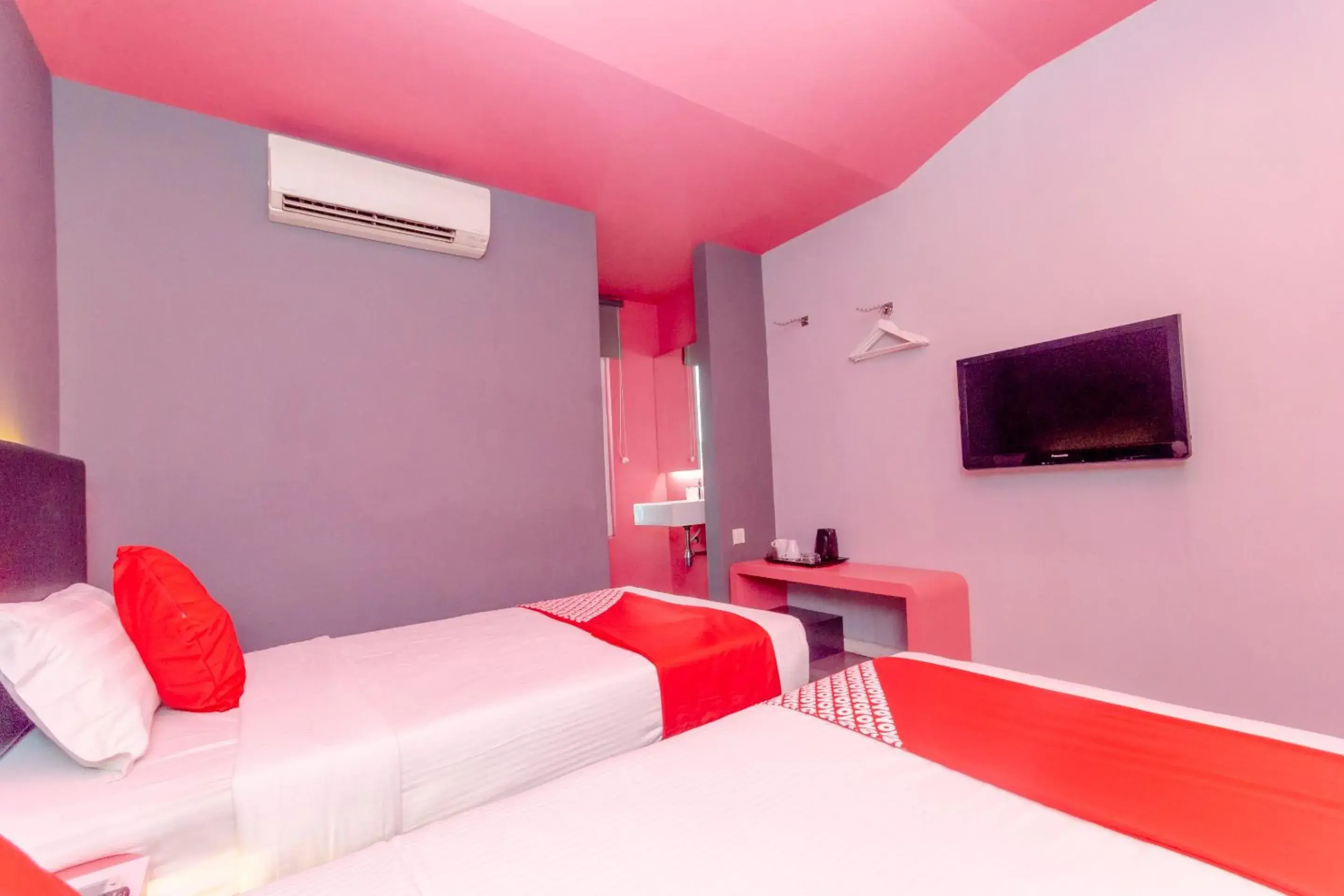 Bedroom, Bed in OYO 902 Rooms Boutique Hotel