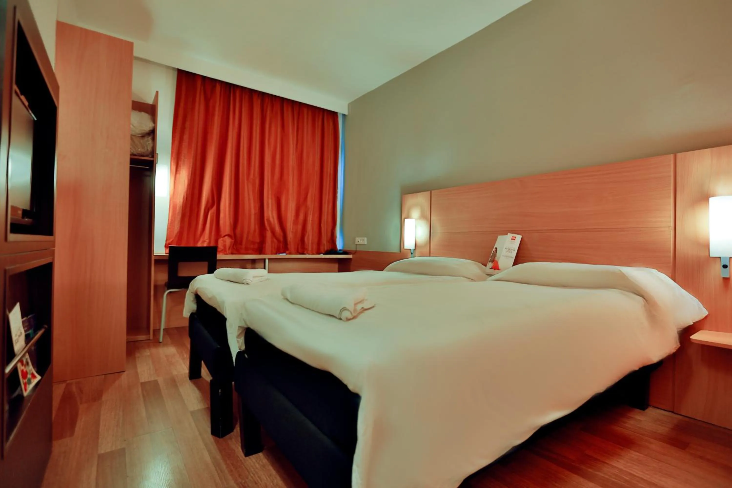 Photo of the whole room, Bed in Ibis Fes