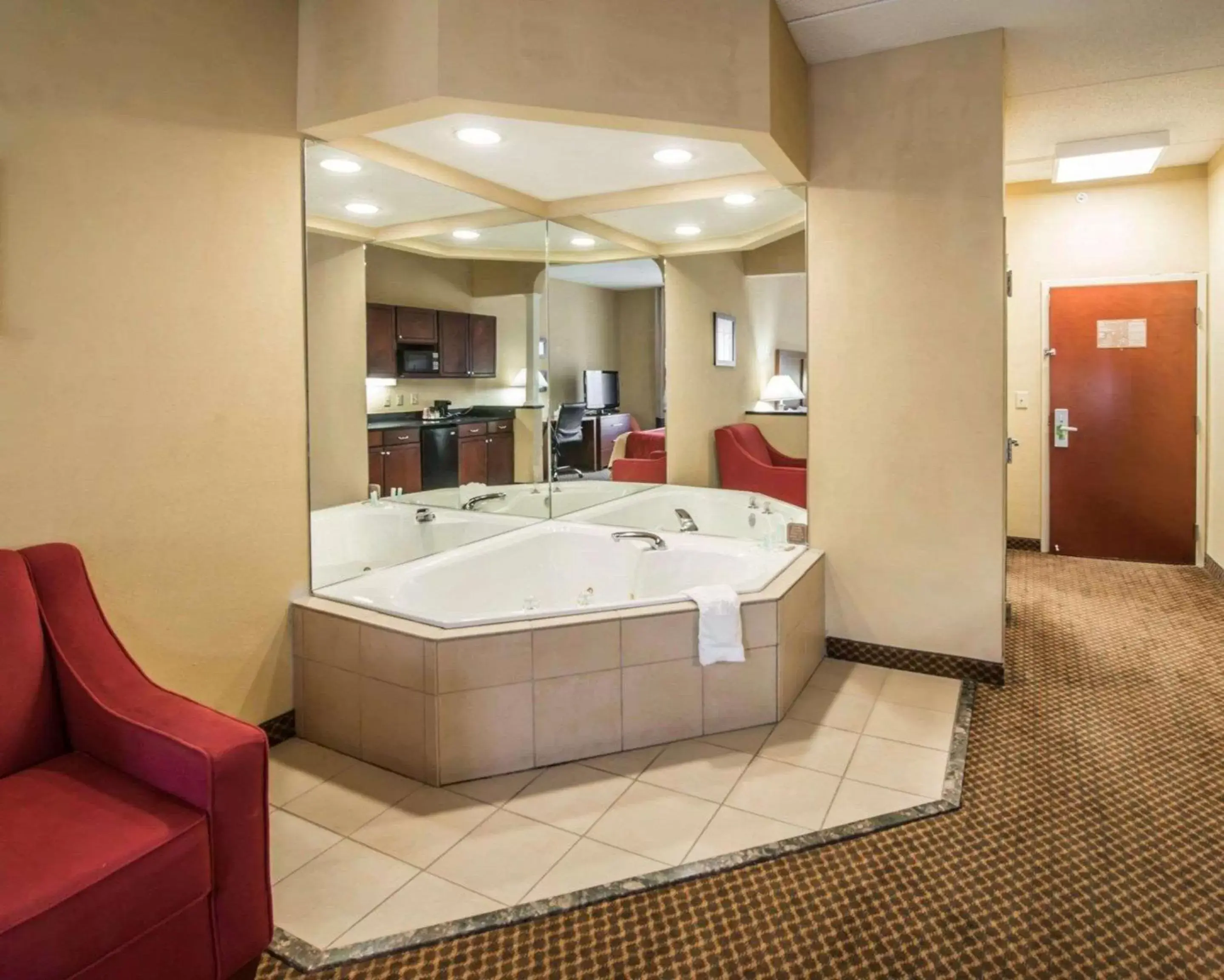 Photo of the whole room, Bathroom in Comfort Inn & Suites