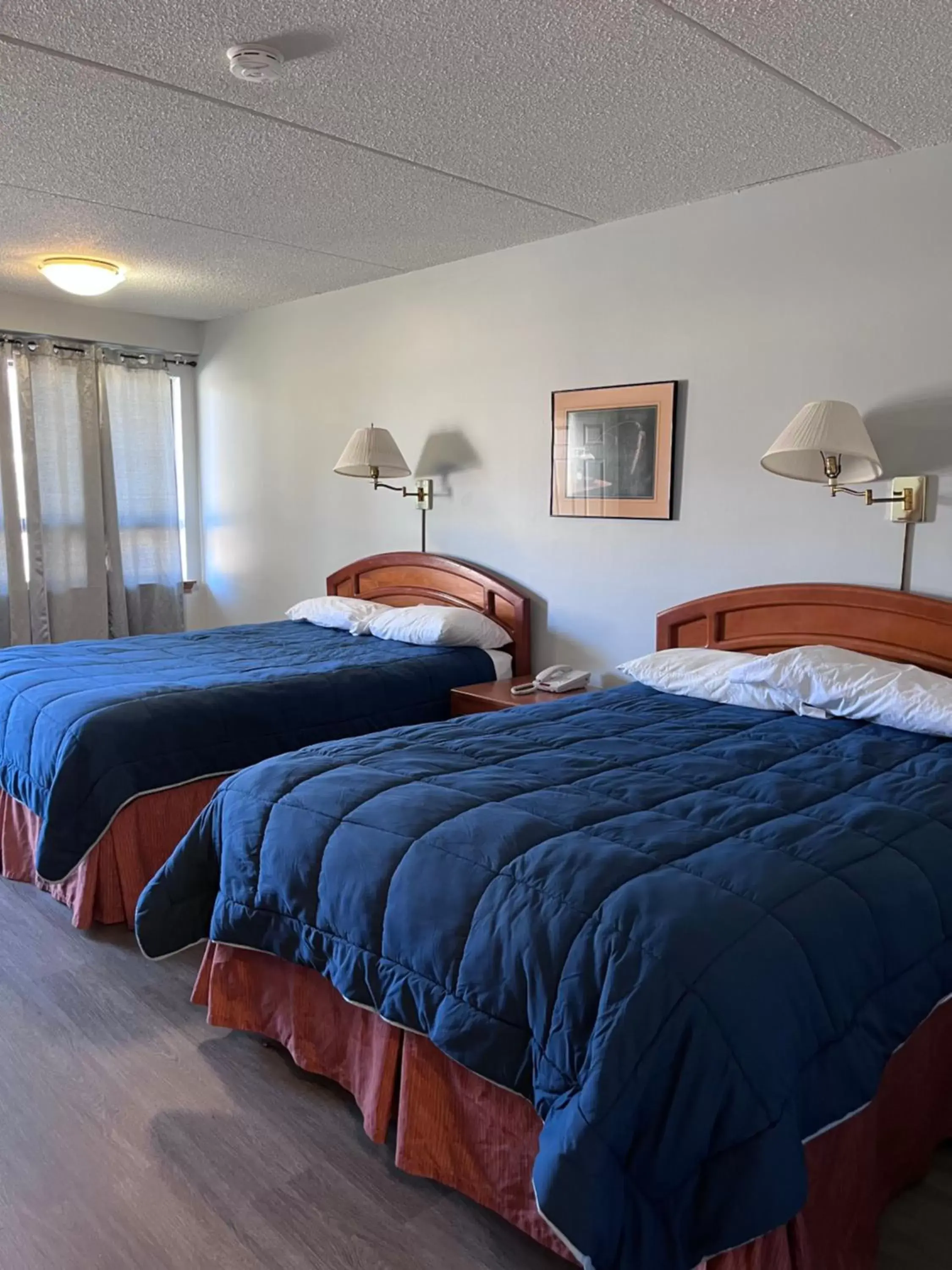 Bed in Knights Inn - Park Villa Motel, Midland