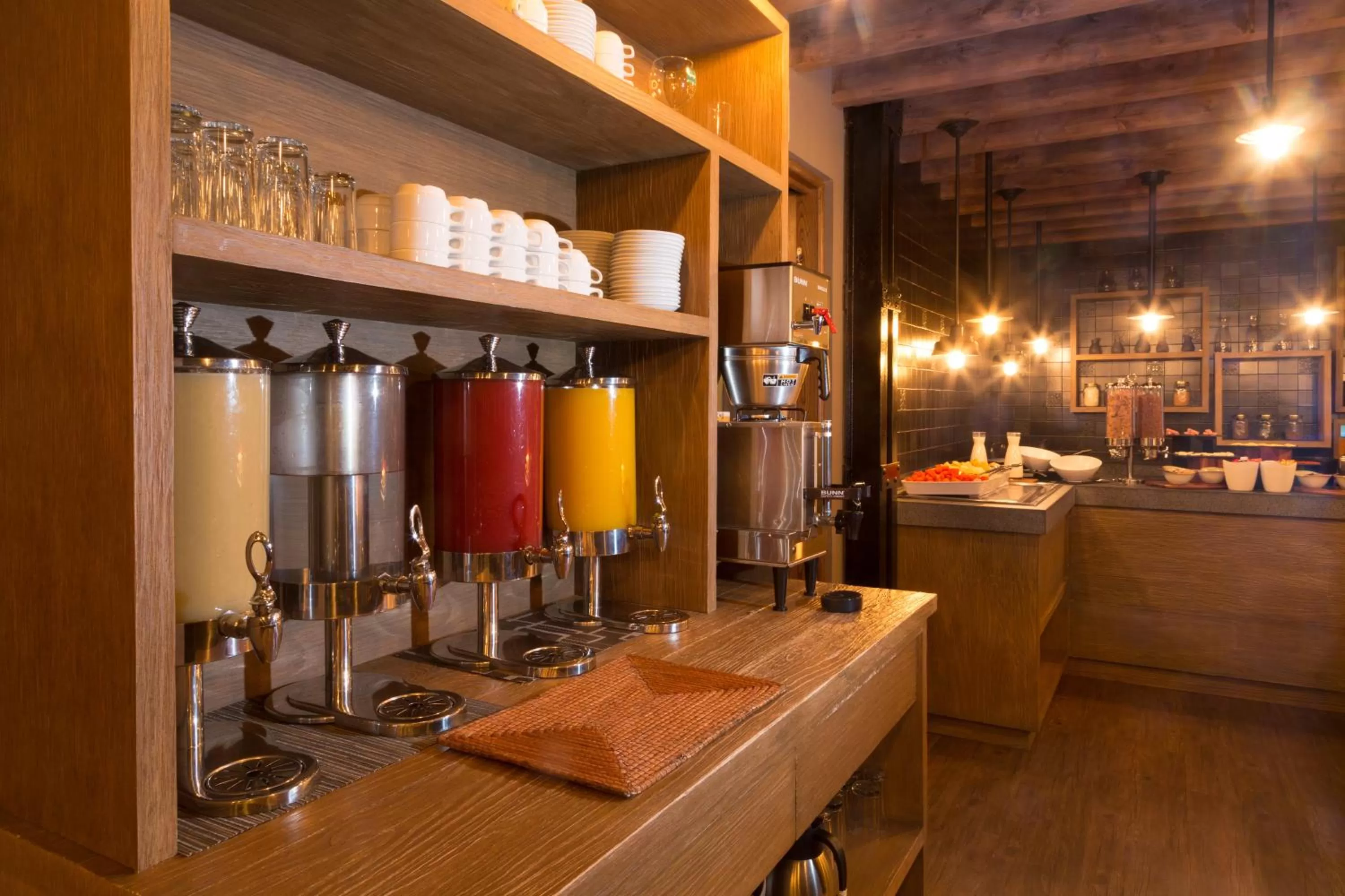 Restaurant/places to eat in Historico Central Hotel