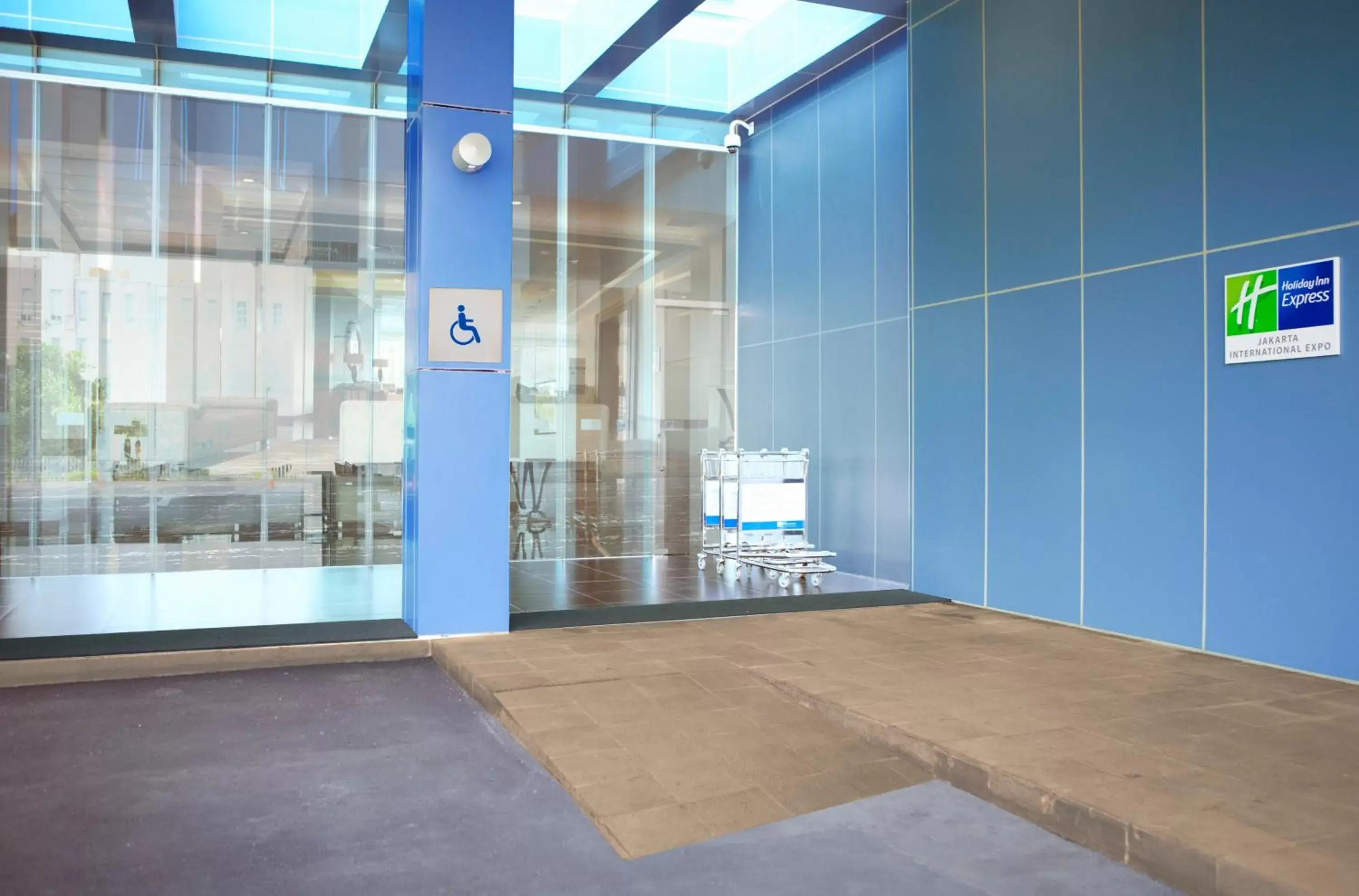 Property building in Holiday Inn Express Jakarta International Expo by IHG Property building in Holiday Inn Express Jakarta International Expo by IHG