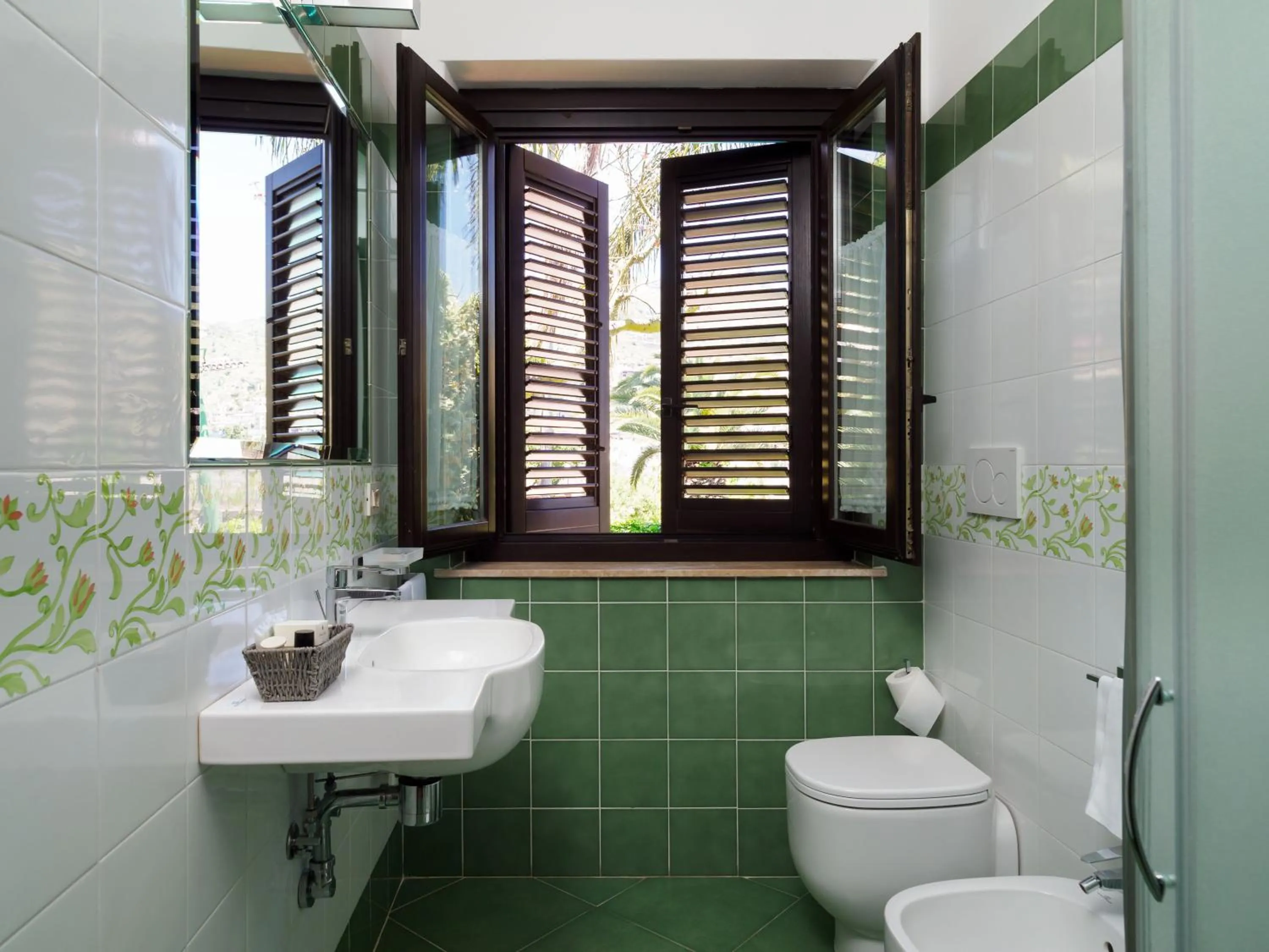 Shower in Hotel Sirius