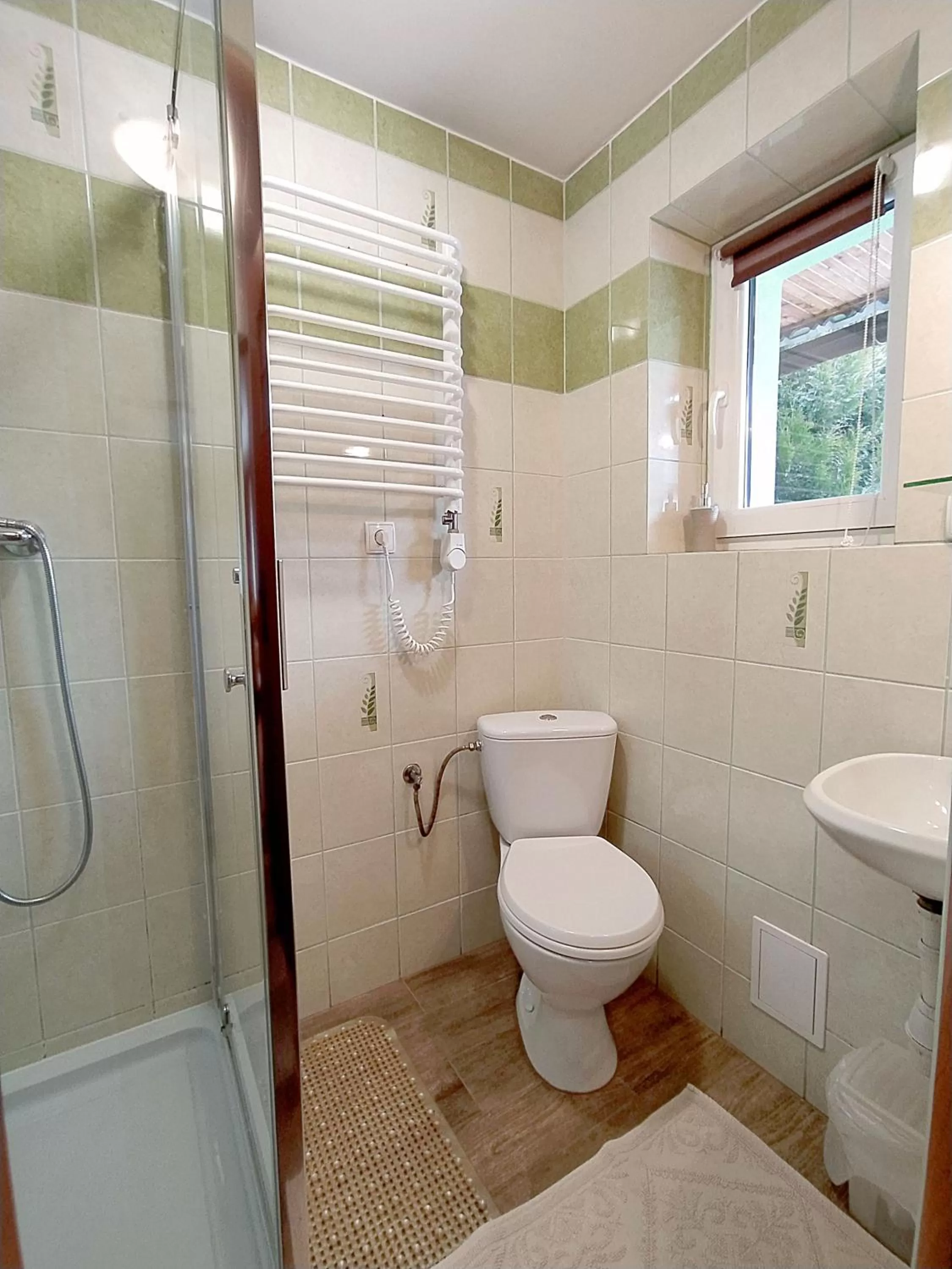 Shower in Willa Mozaika