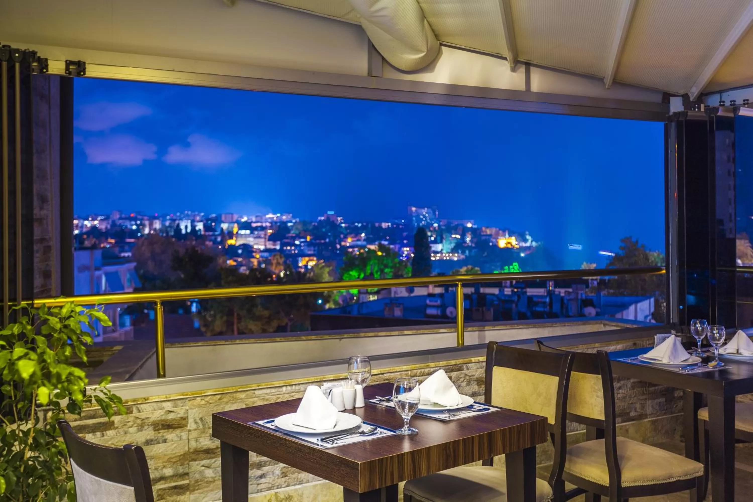 Restaurant/places to eat in Ayhan Hotel