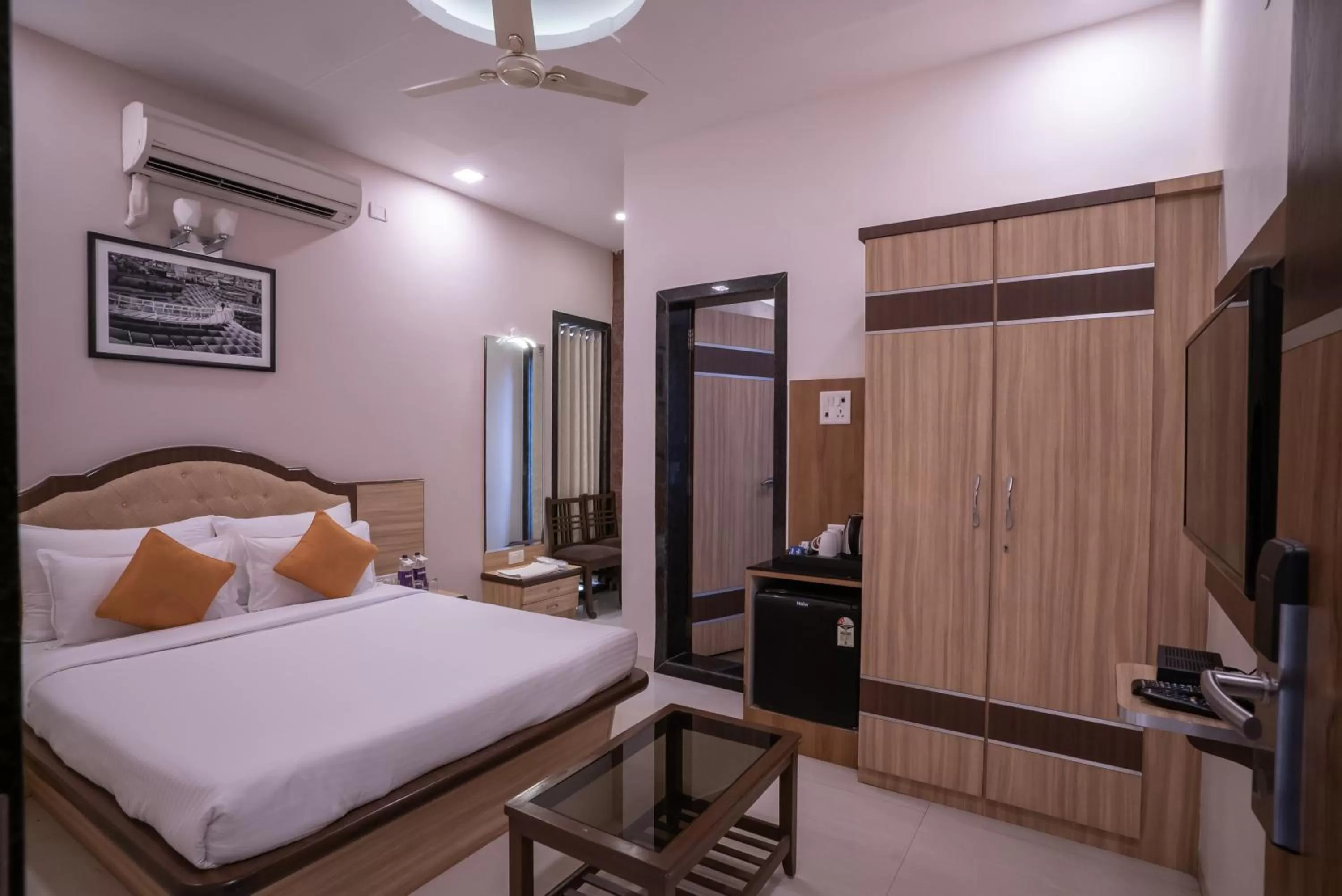 Bed in Jivanta Mahabaleshwar