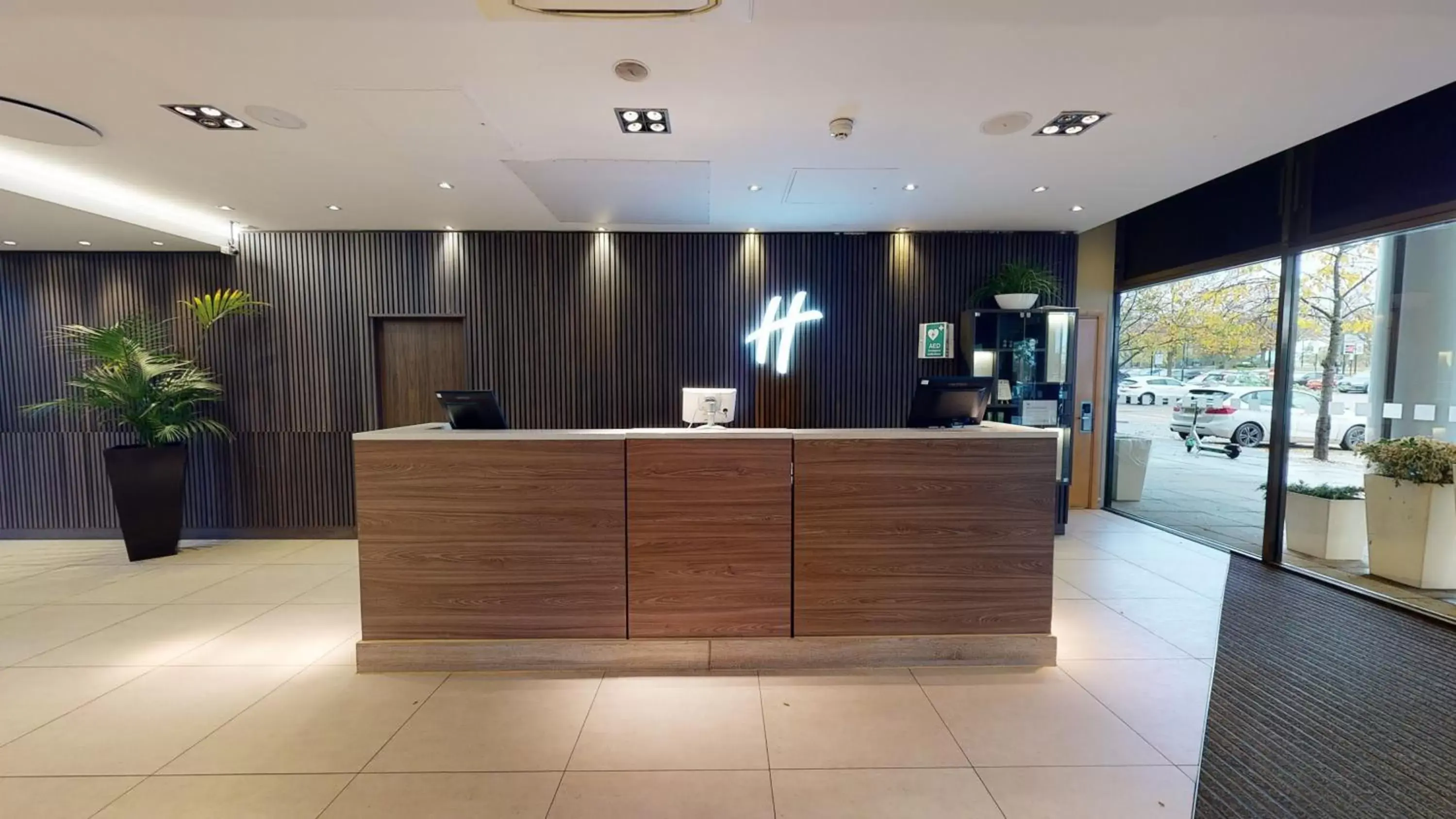 Lobby or reception, Lobby/Reception in Holiday Inn Milton Keynes Central, an IHG Hotel