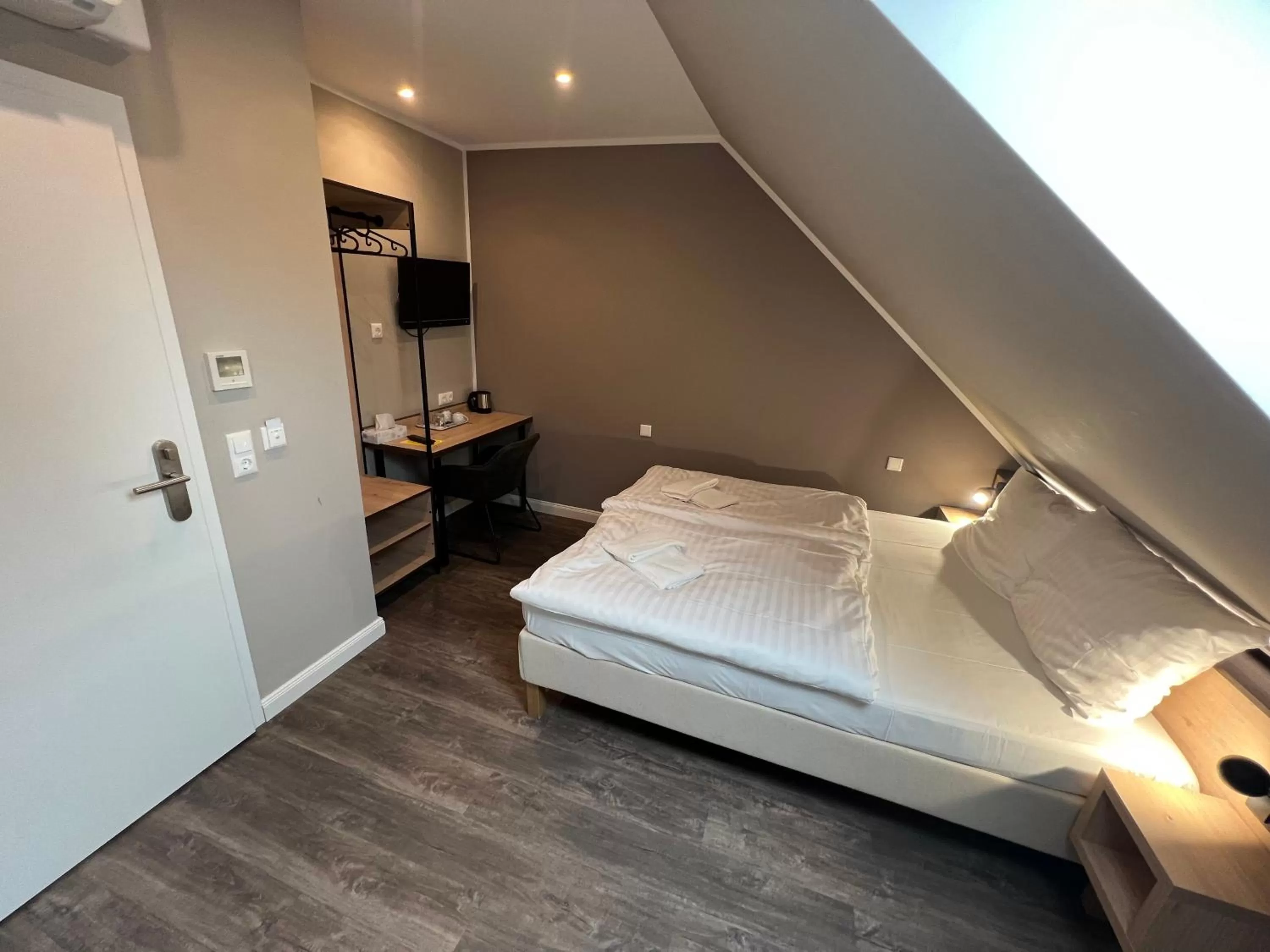 Bed in JJ Hotel Hannover-City-Pension
