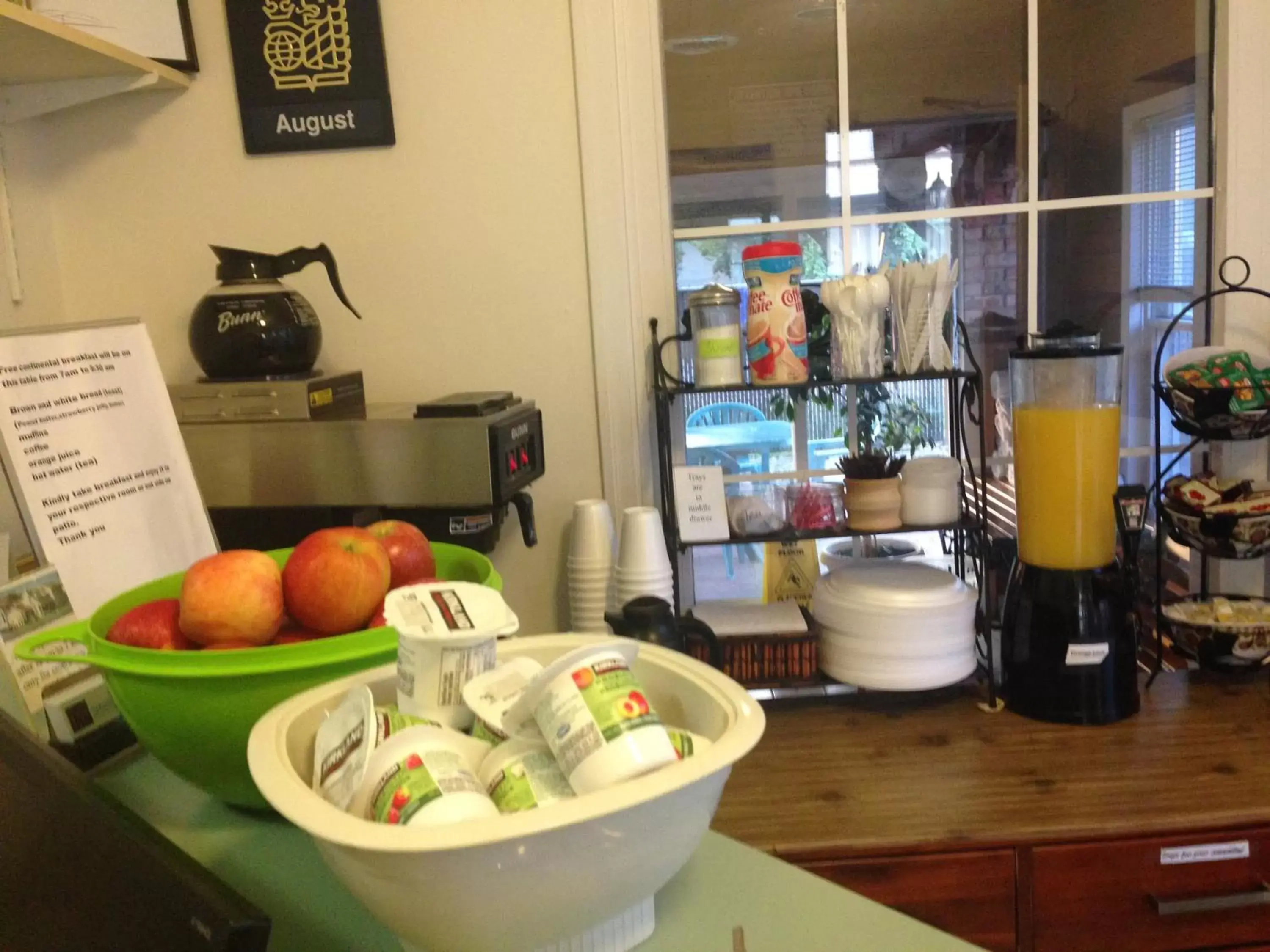 Coffee/tea facilities in The Ranchland Inn Kamloops