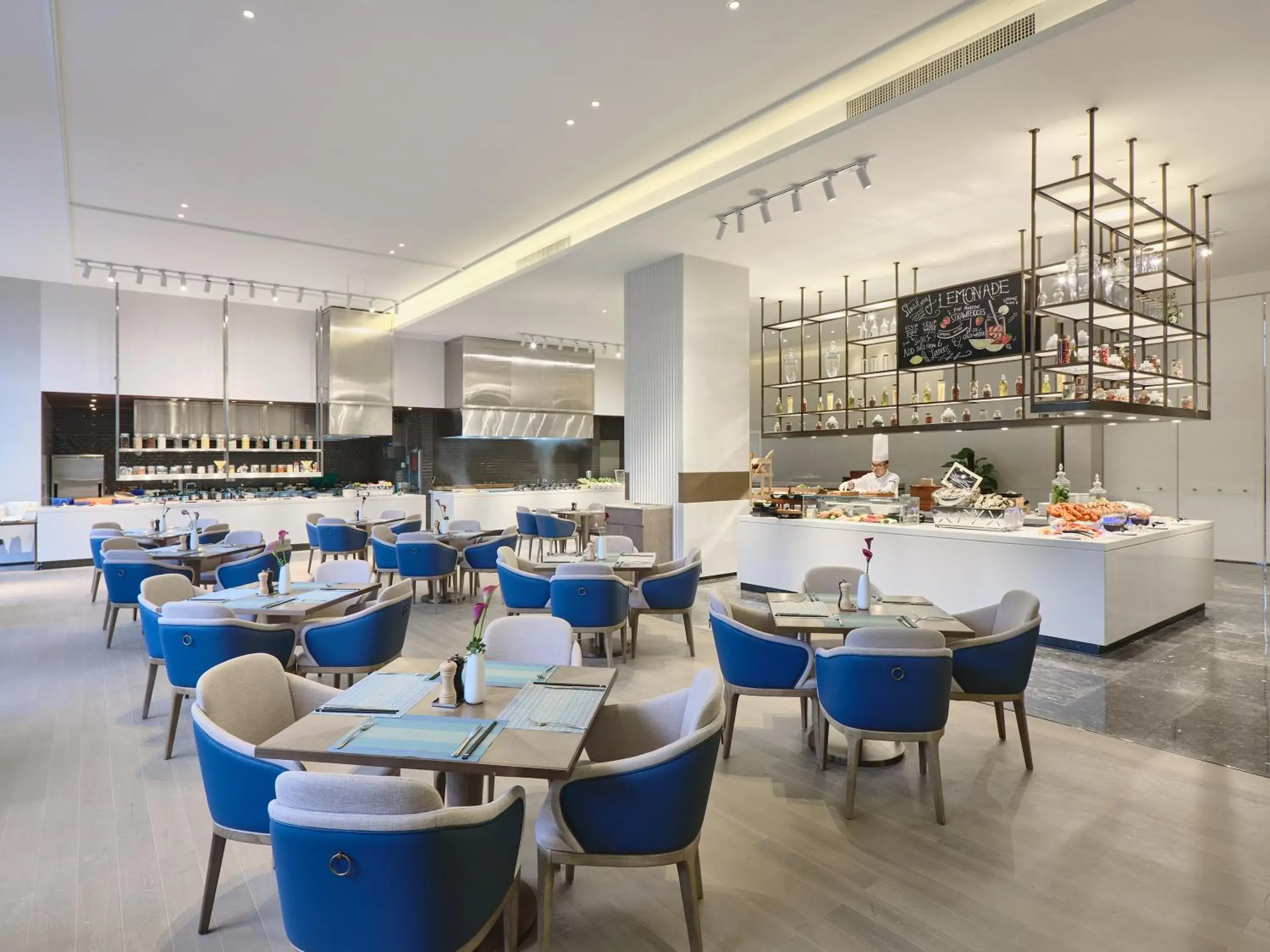 Restaurant/Places to Eat in Crowne Plaza Wuhan Development Zone, an IHG Hotel