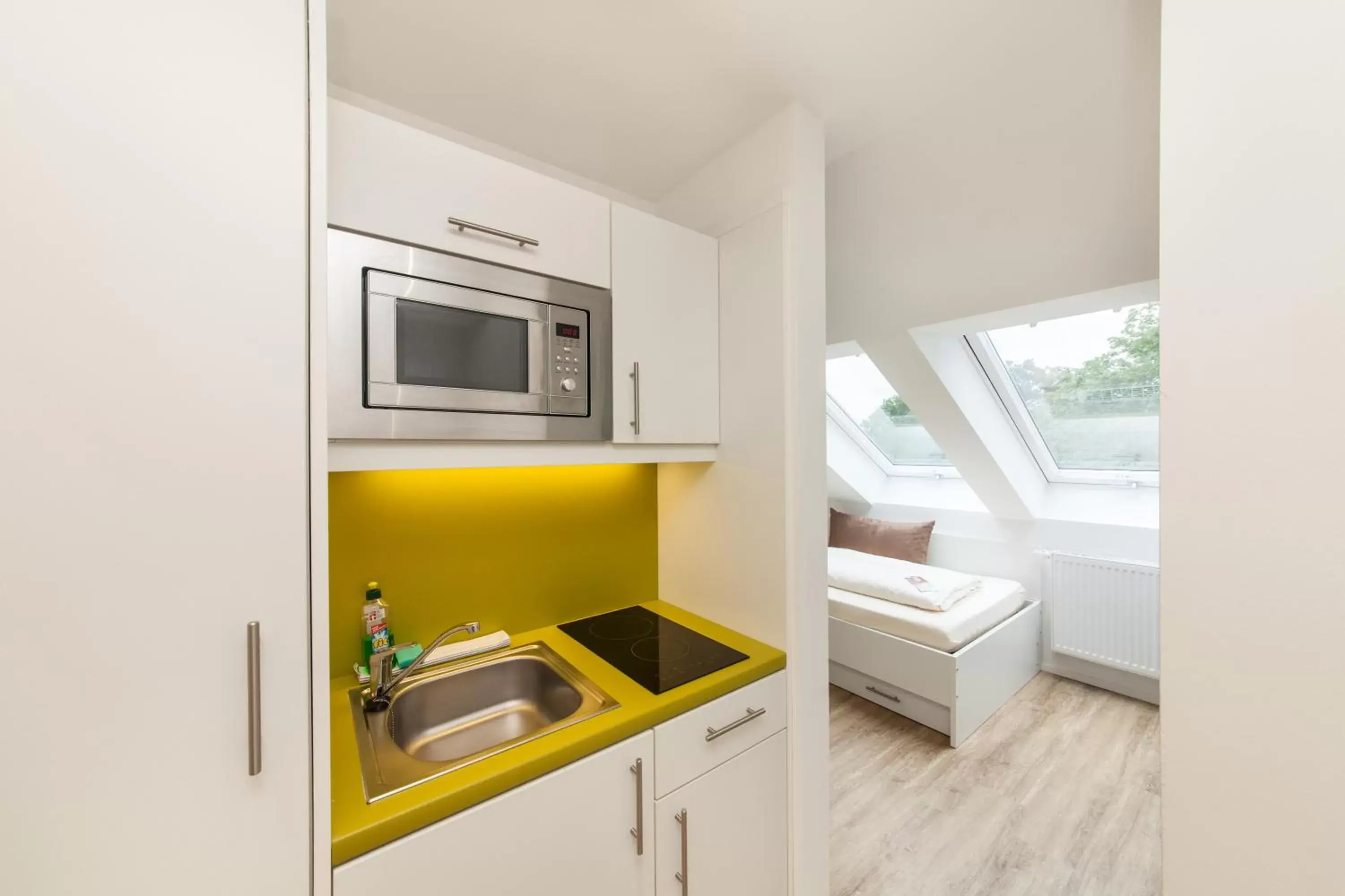 Kitchen or kitchenette, Kitchen/Kitchenette in acora Fürth Living the City