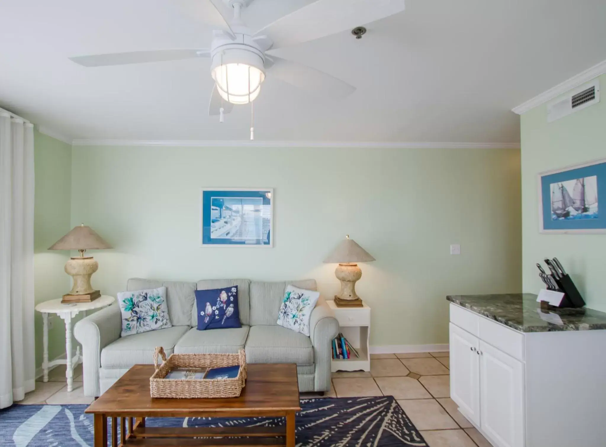 Living room, Seating Area in Sandpeddler Inn and Suites