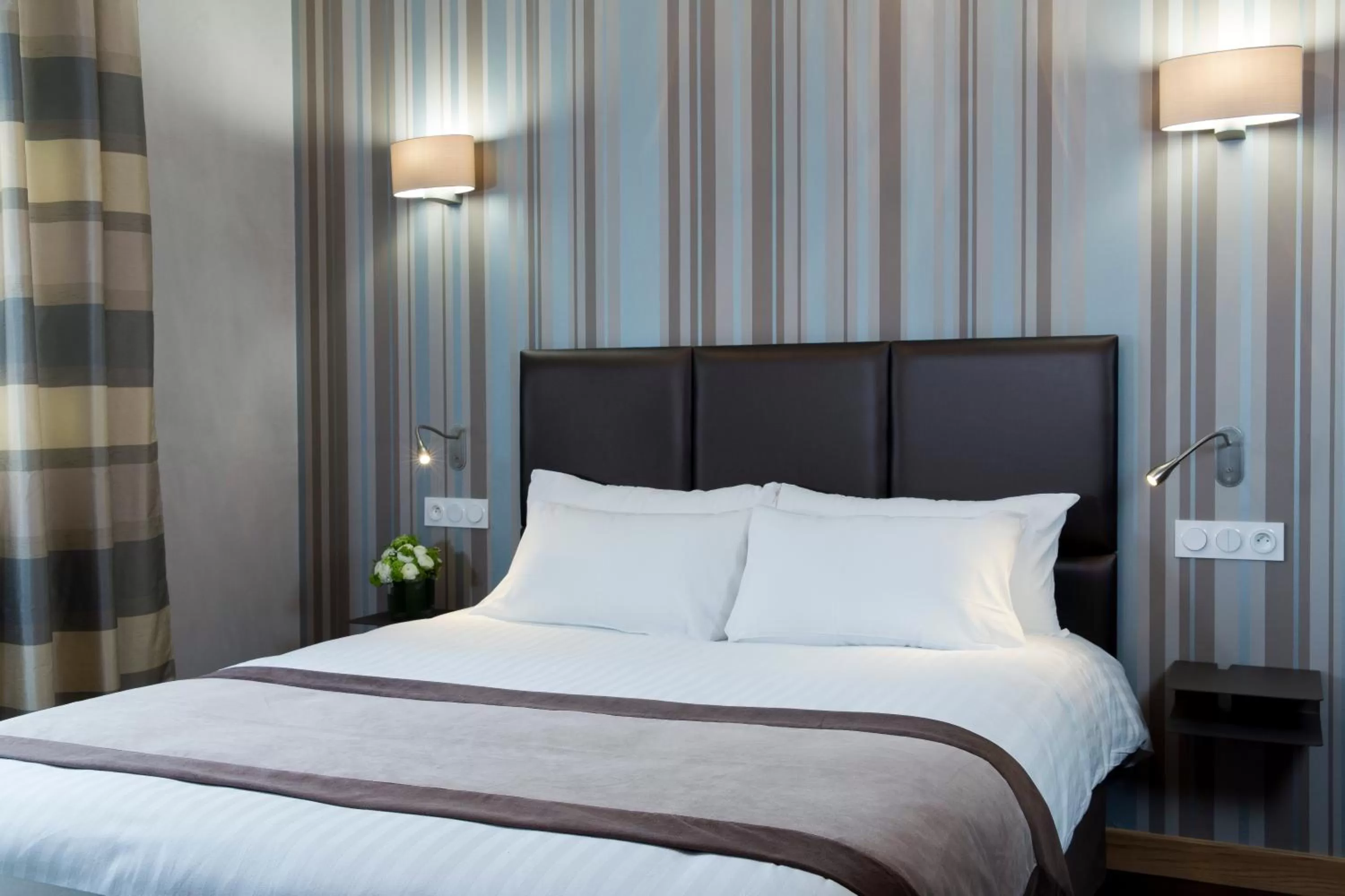 Bed in Hôtel d'Orléans