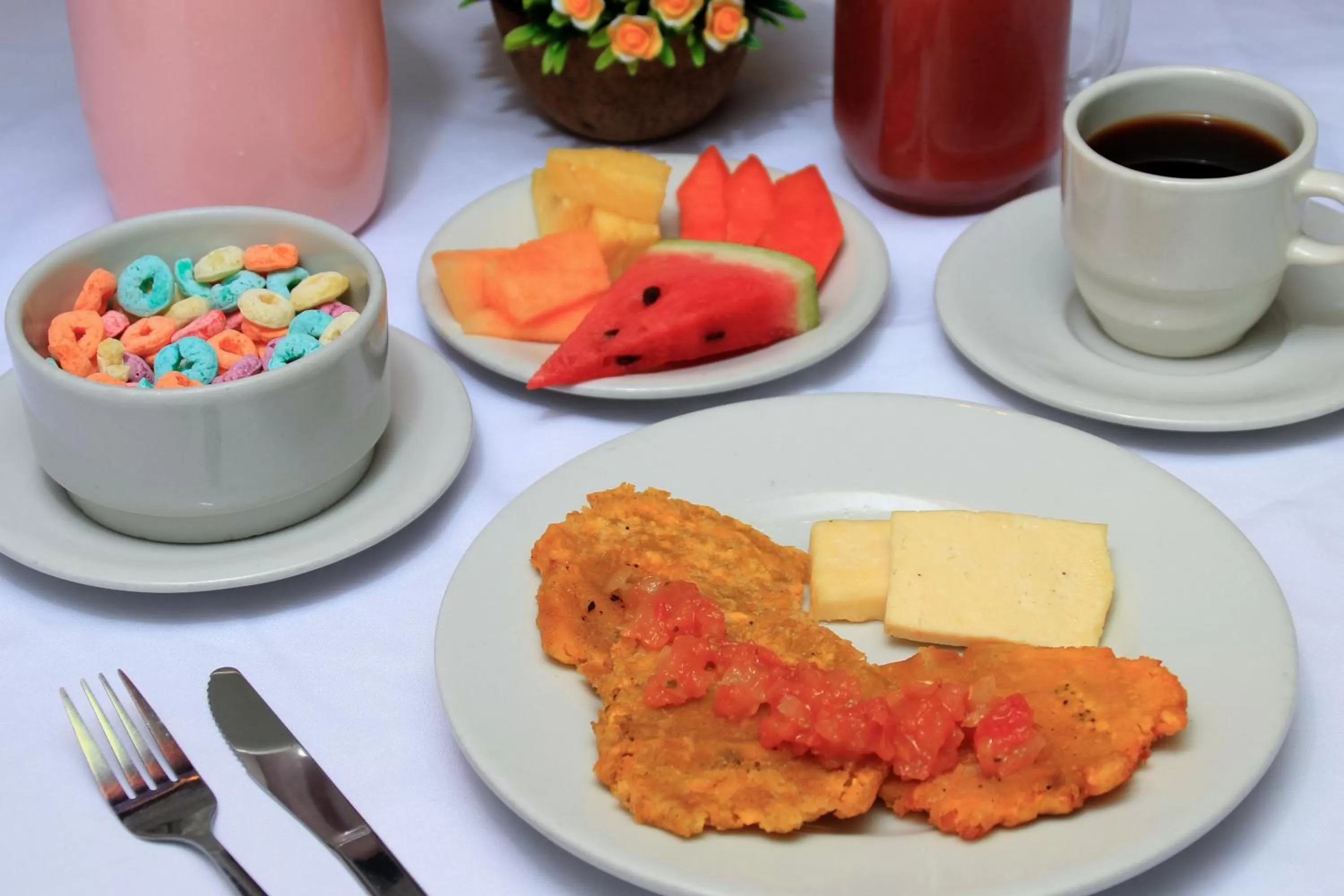 Restaurant/places to eat in Hotel Abi Inn By GEH Suites