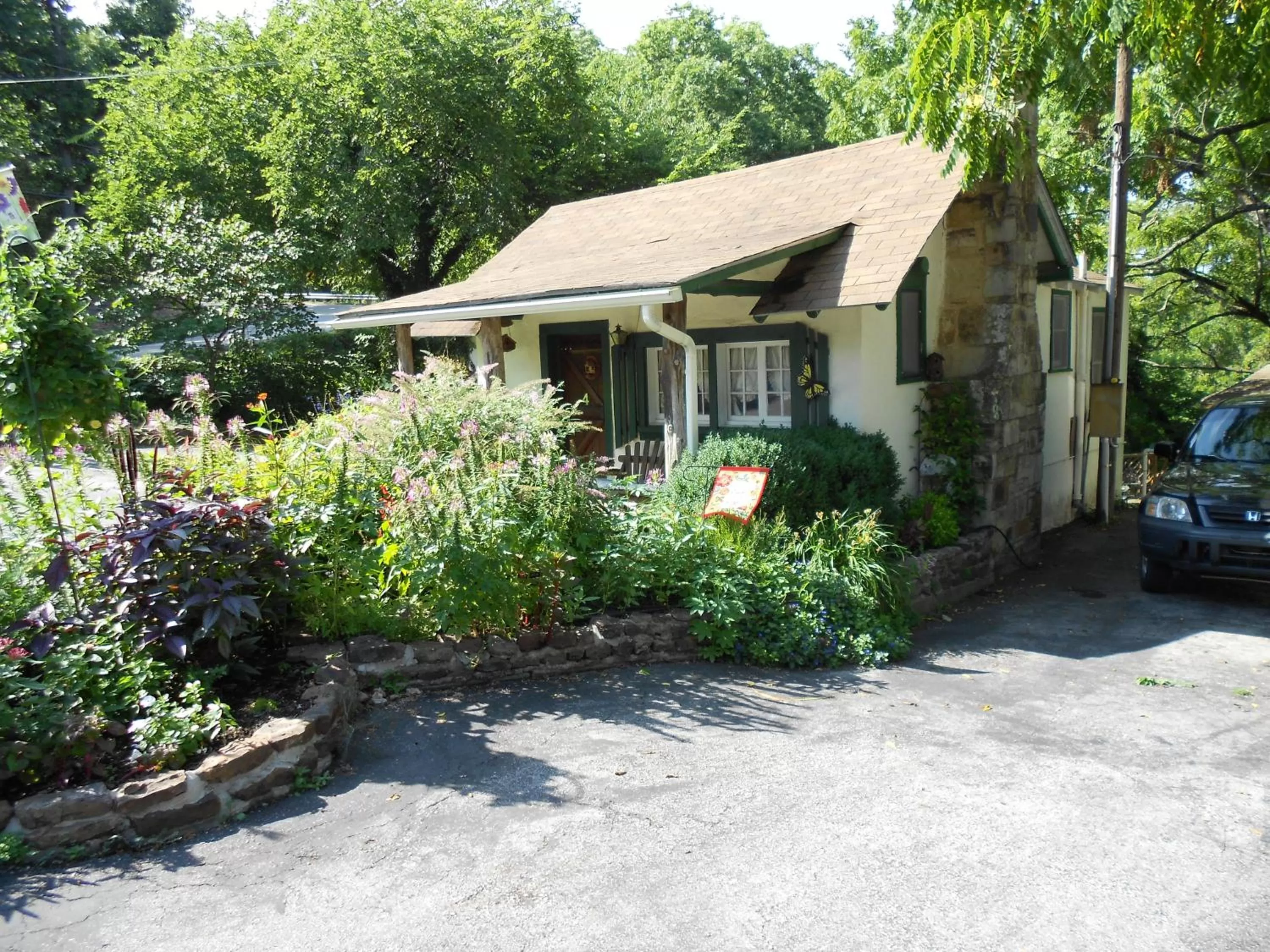 Property Building in Sherwood Court Cottages