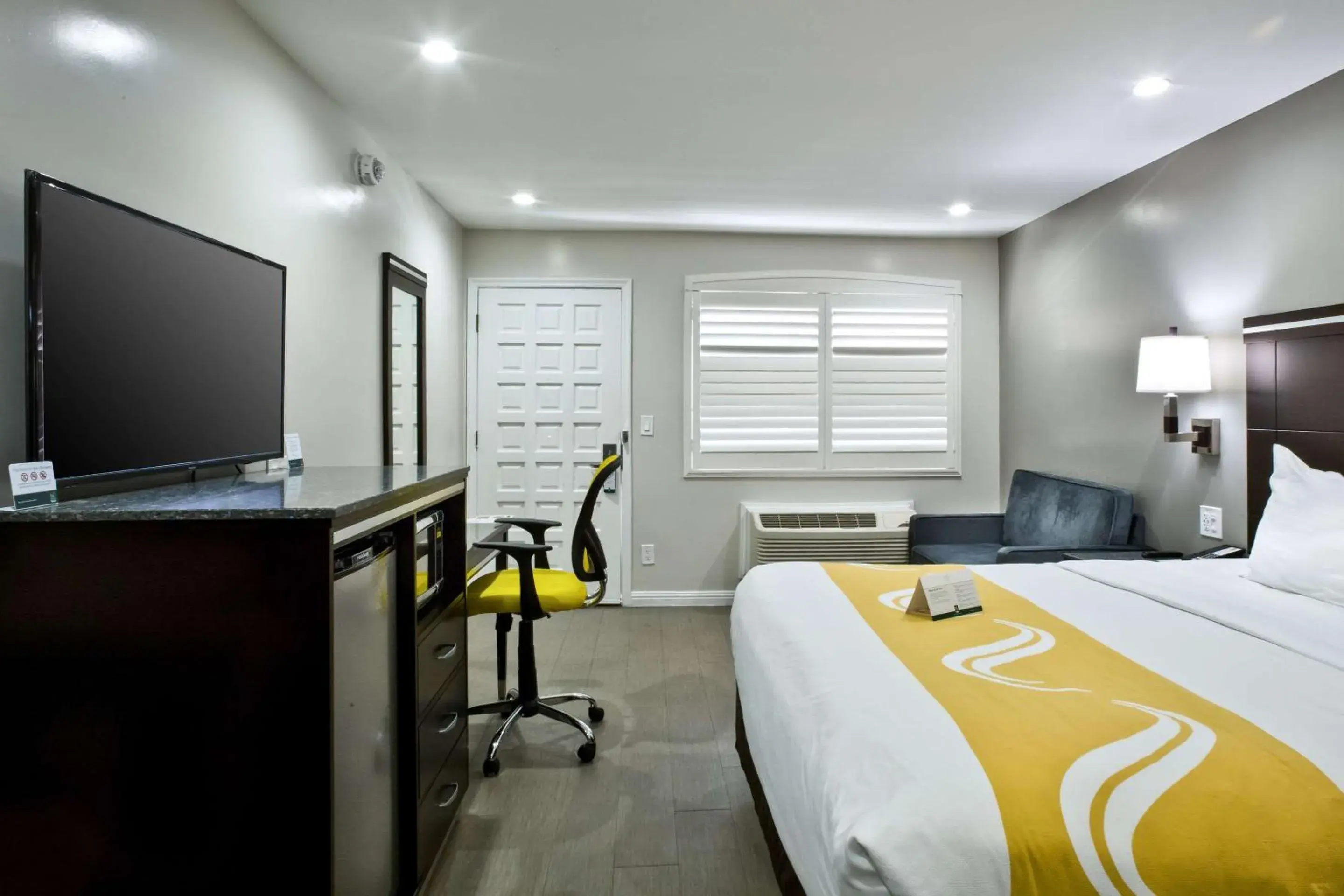 Photo of the whole room, Bed in Bay Area Inn & Suites Photo of the whole room, Bed in Bay Area Inn & Suites