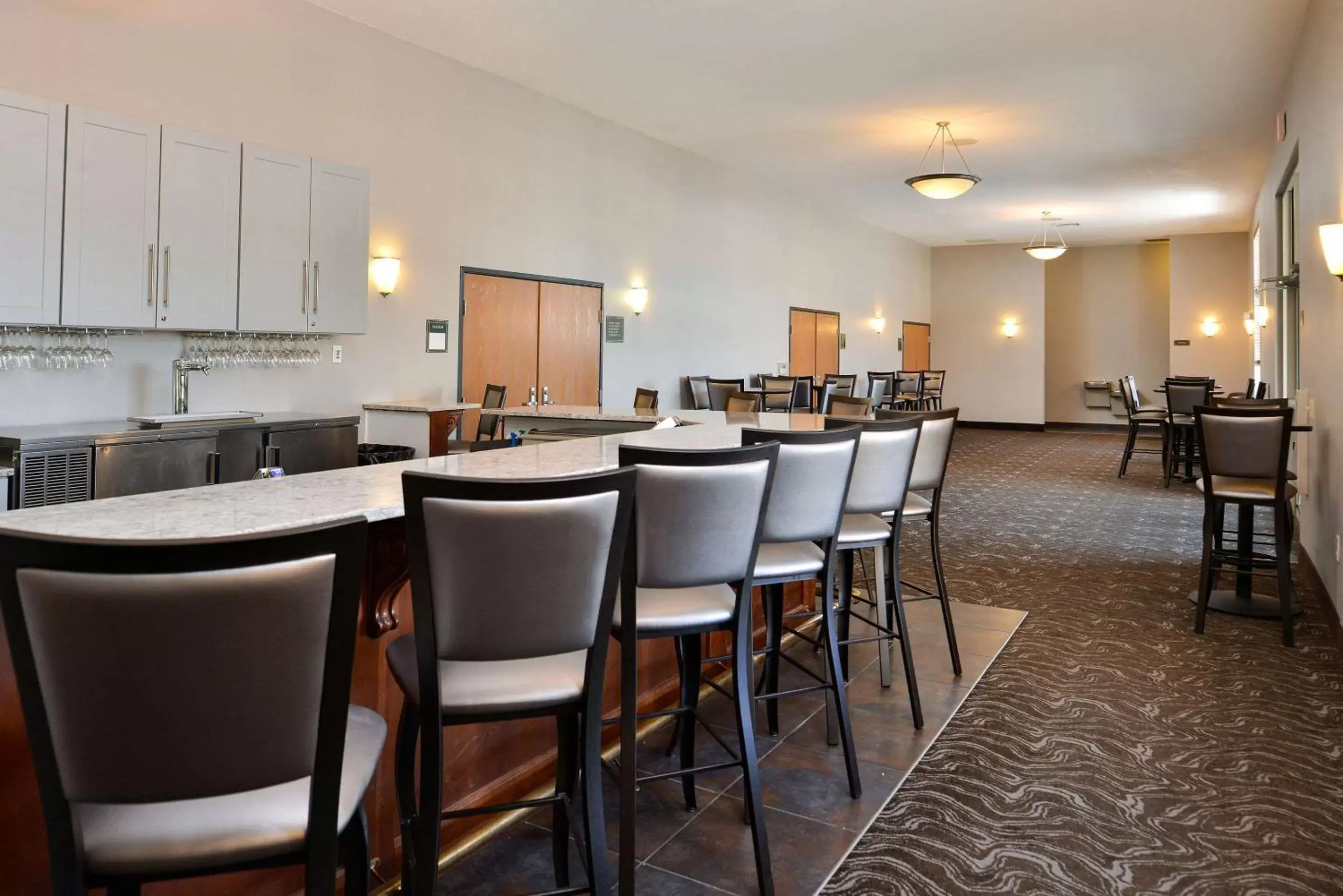 Lounge or bar, Restaurant/Places to Eat in Comfort Inn & Suites DeForest