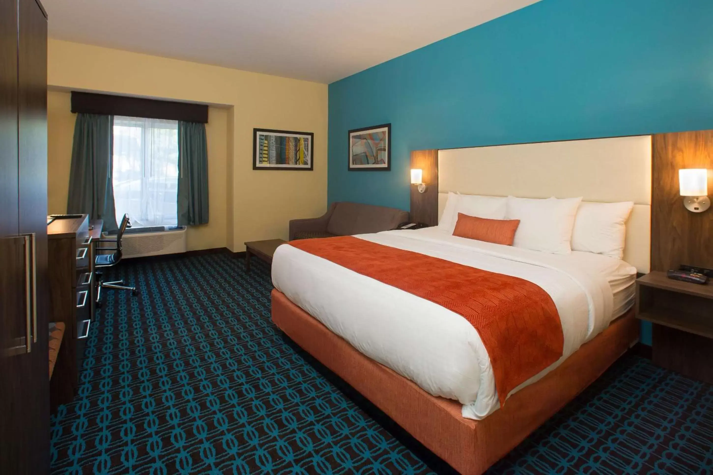 Bedroom, Bed in Best Western Plus North Shore Hotel
