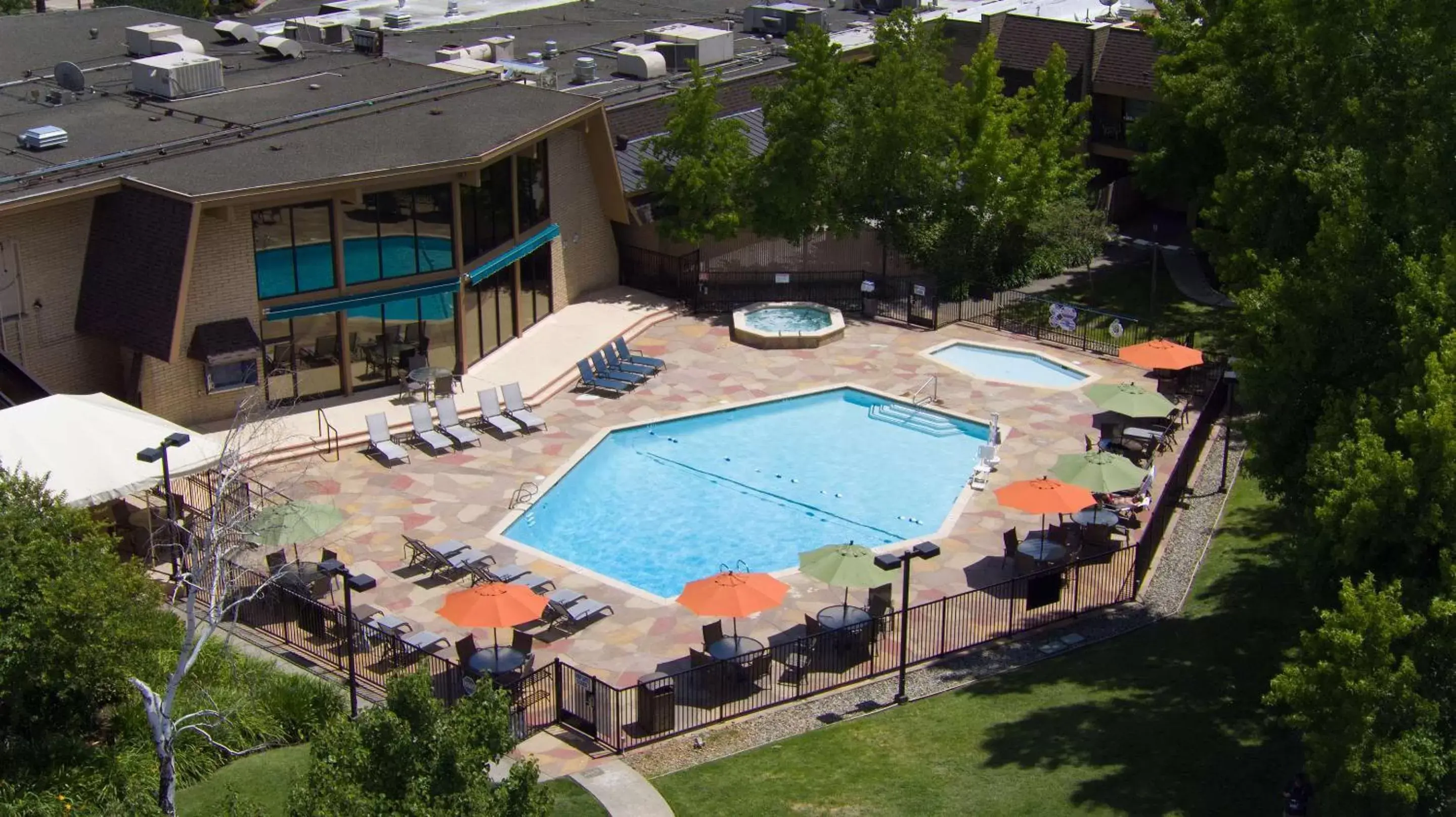 Swimming pool, Pool View in Red Lion Hotel Redding