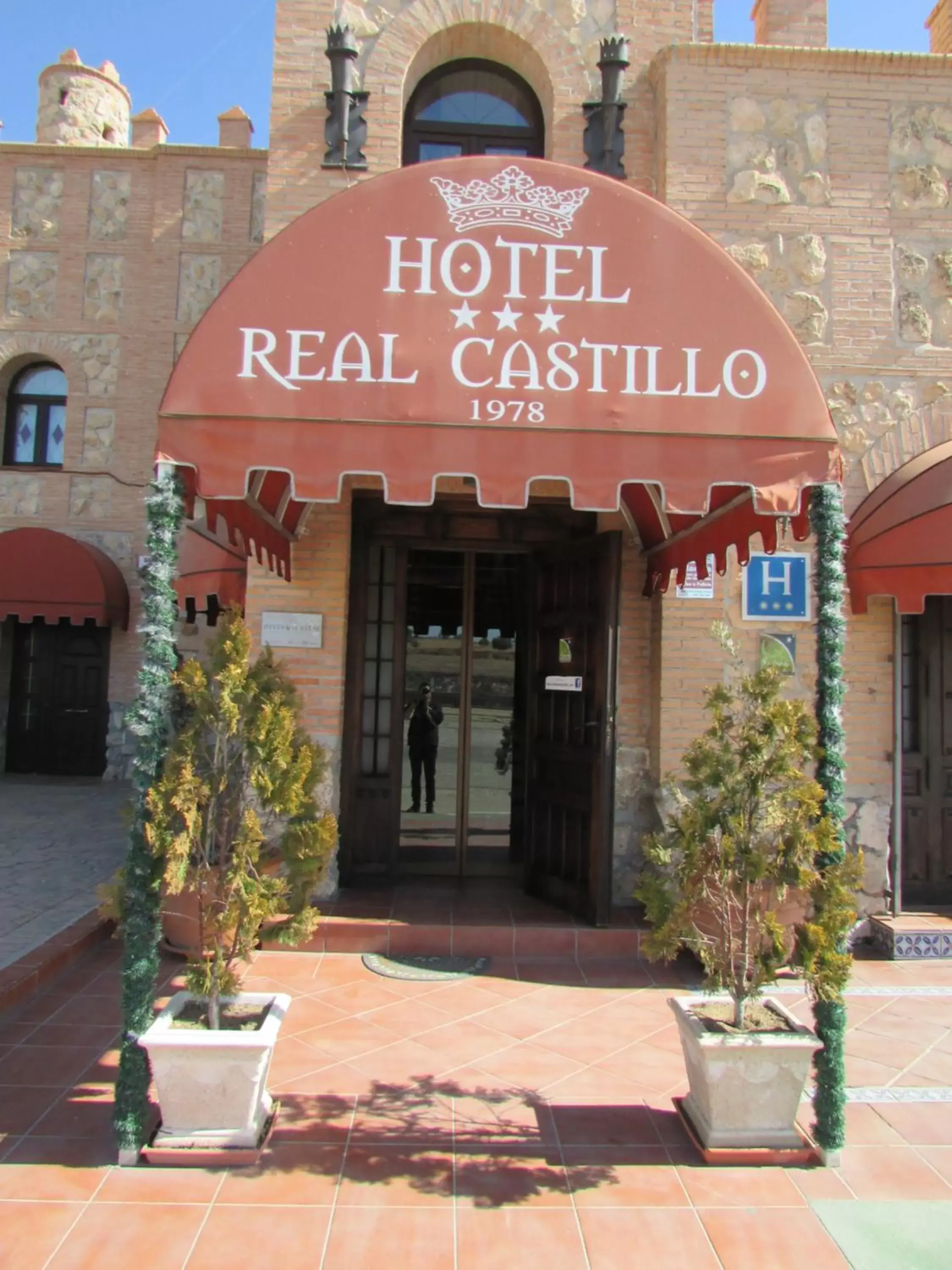 Facade/entrance in Hotel Real Castillo