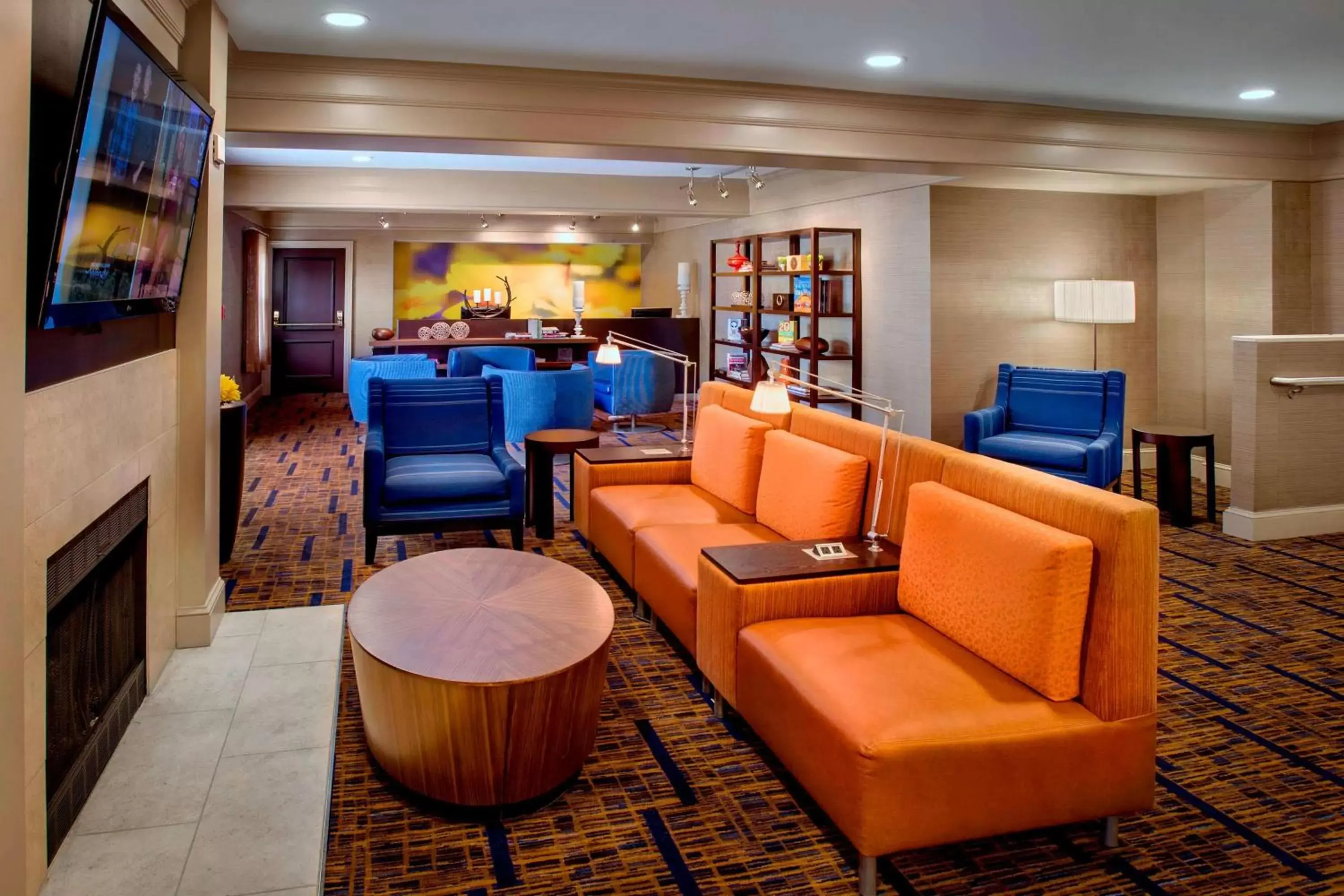 Lobby or reception, Lounge/Bar in Sonesta Select Boston Danvers