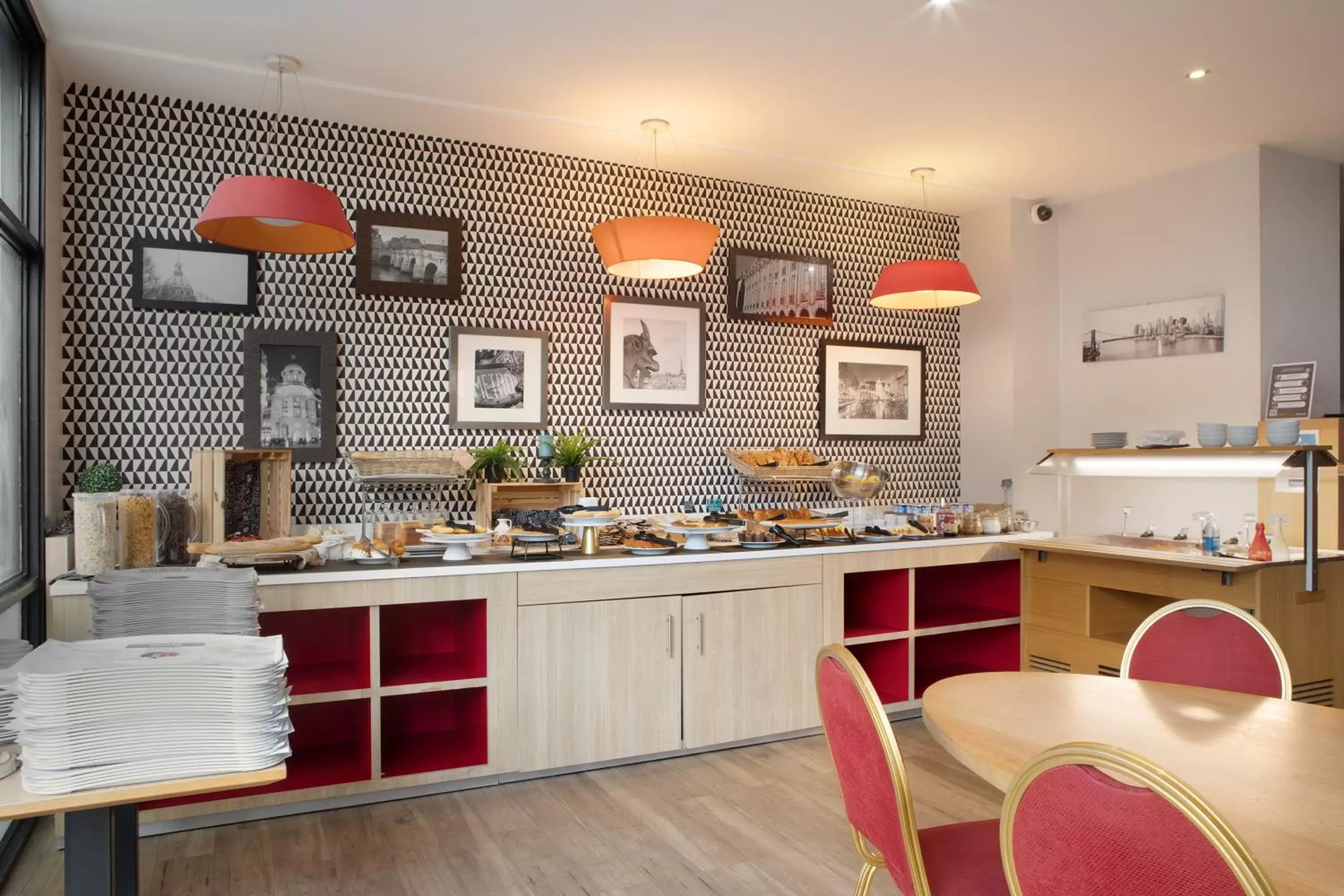 Breakfast in Kyriad Paris Est - Bois de Vincennes Breakfast in Kyriad Paris Est - Bois de Vincennes