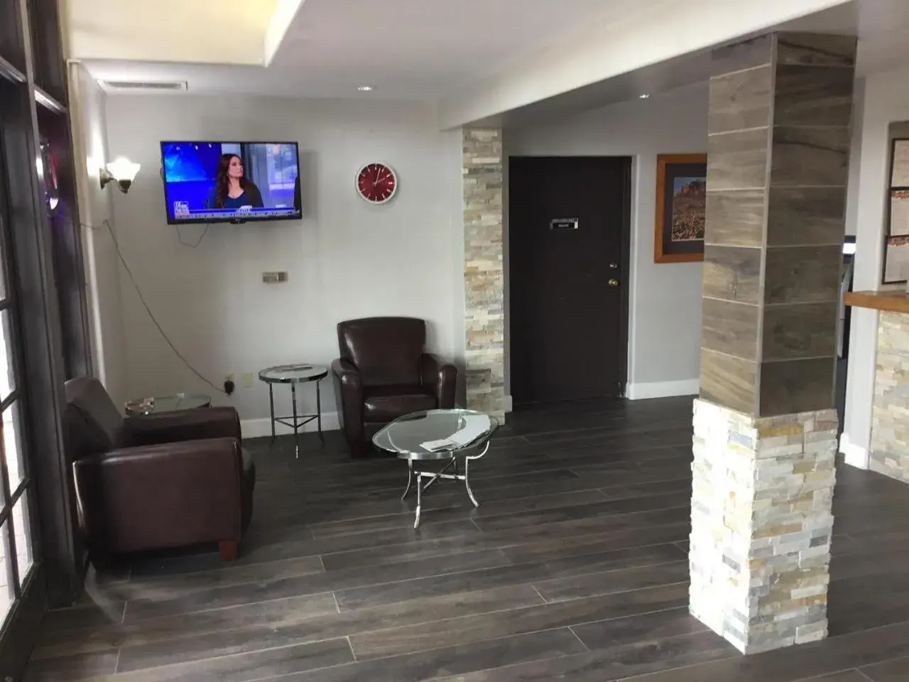 Lobby or reception, TV/Entertainment Center in Extend-a-Suites Phoenix