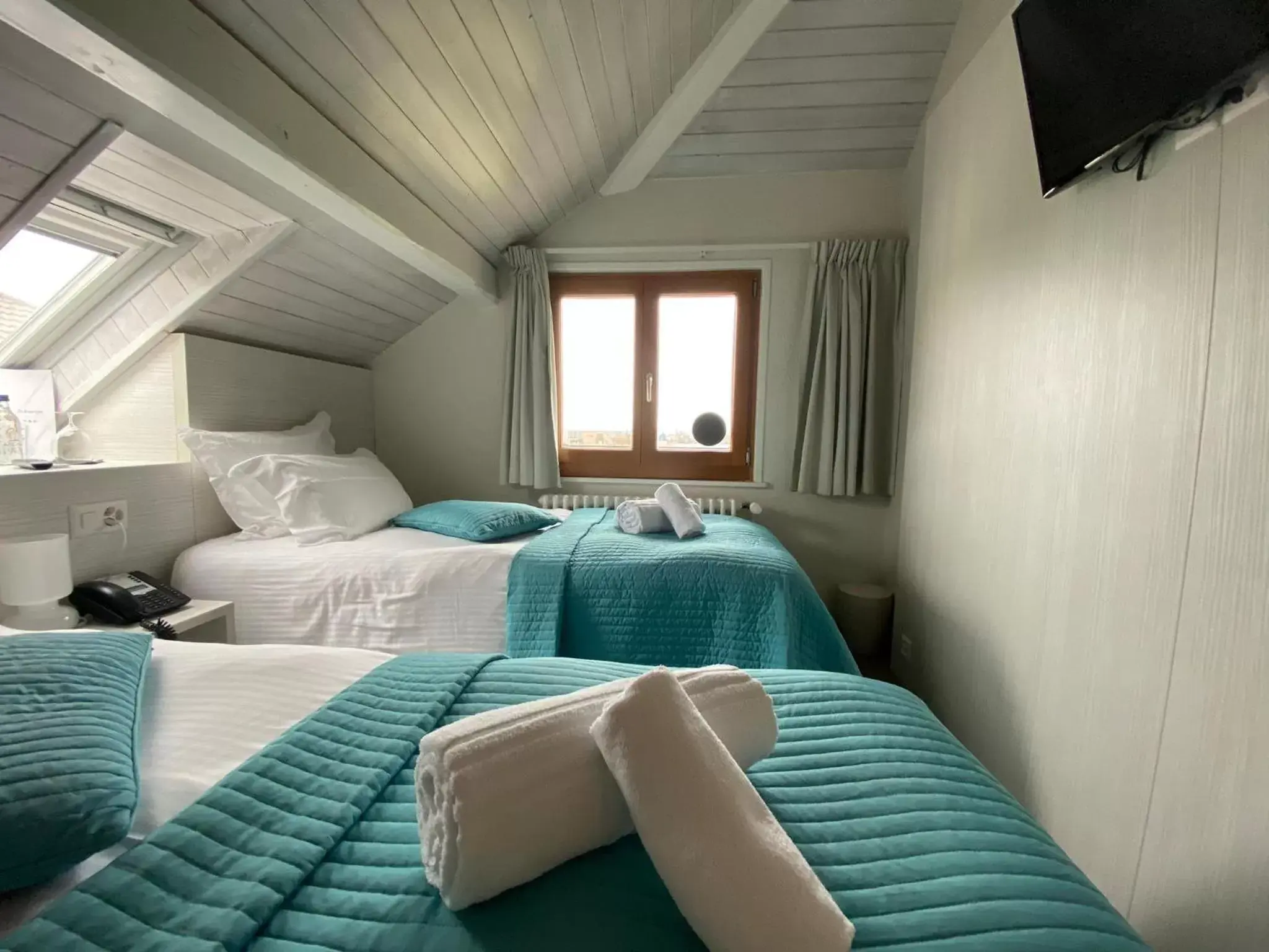 Budget Twin Room - single occupancy in Auberge de Confignon Budget Twin Room - single occupancy in Auberge de Confignon