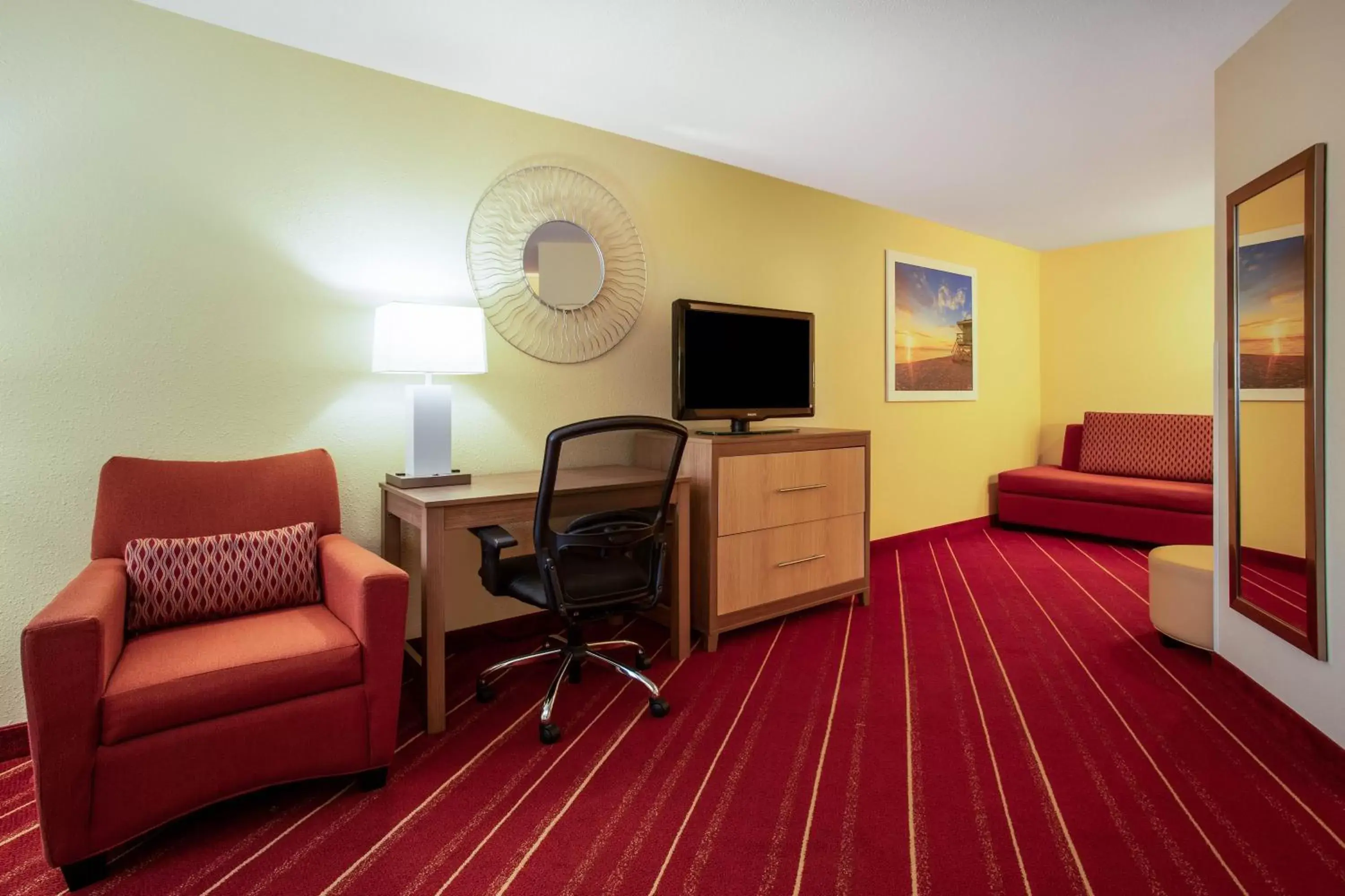 TV and multimedia, TV/Entertainment Center in Days Inn by Wyndham Marquette