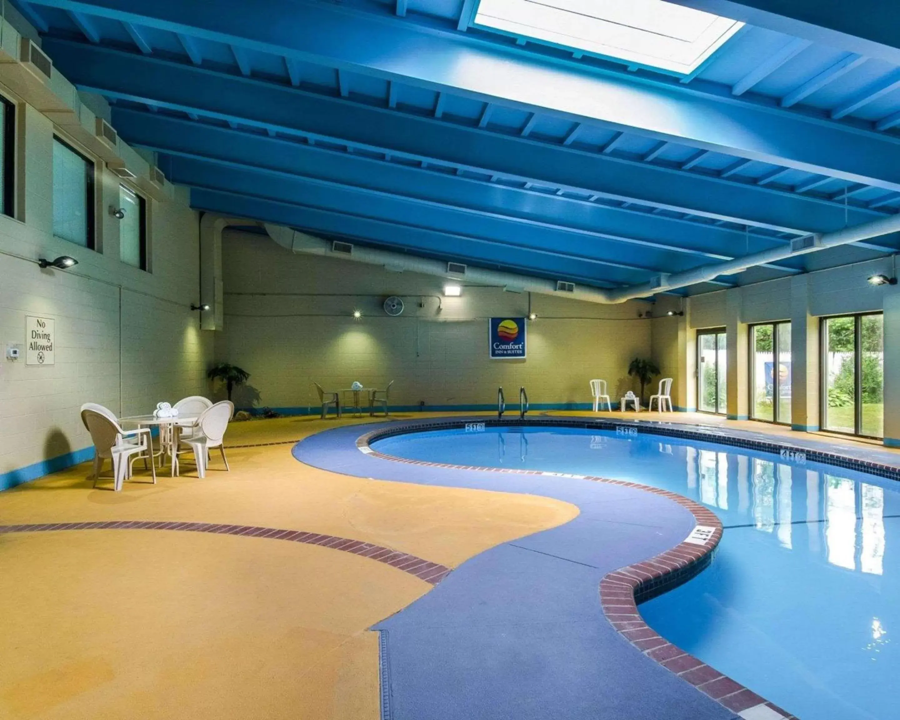 On site, Swimming Pool in Holiday Inn Express - Fall River North