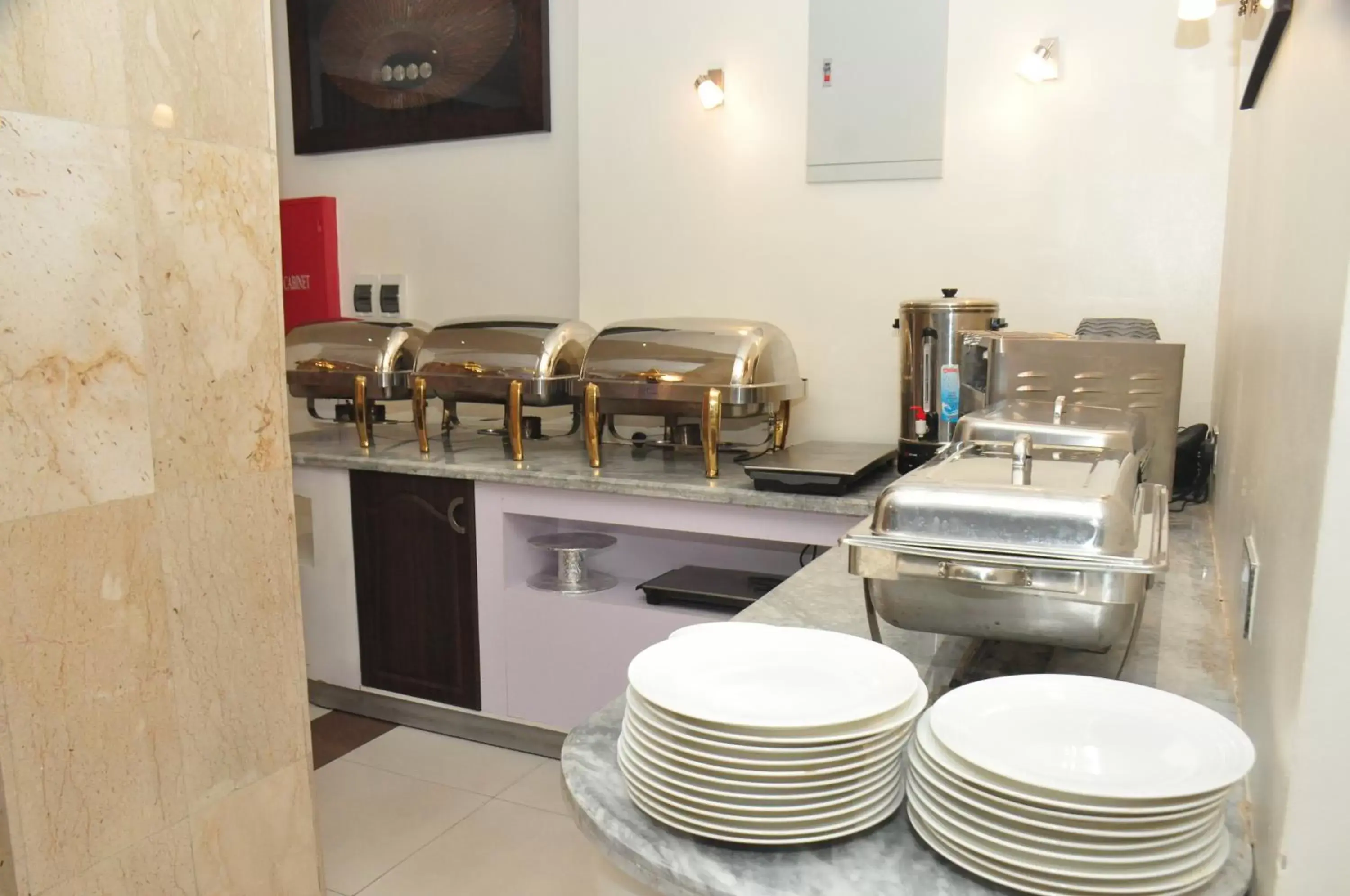 Breakfast, Kitchen/Kitchenette in Citiheight Hotel