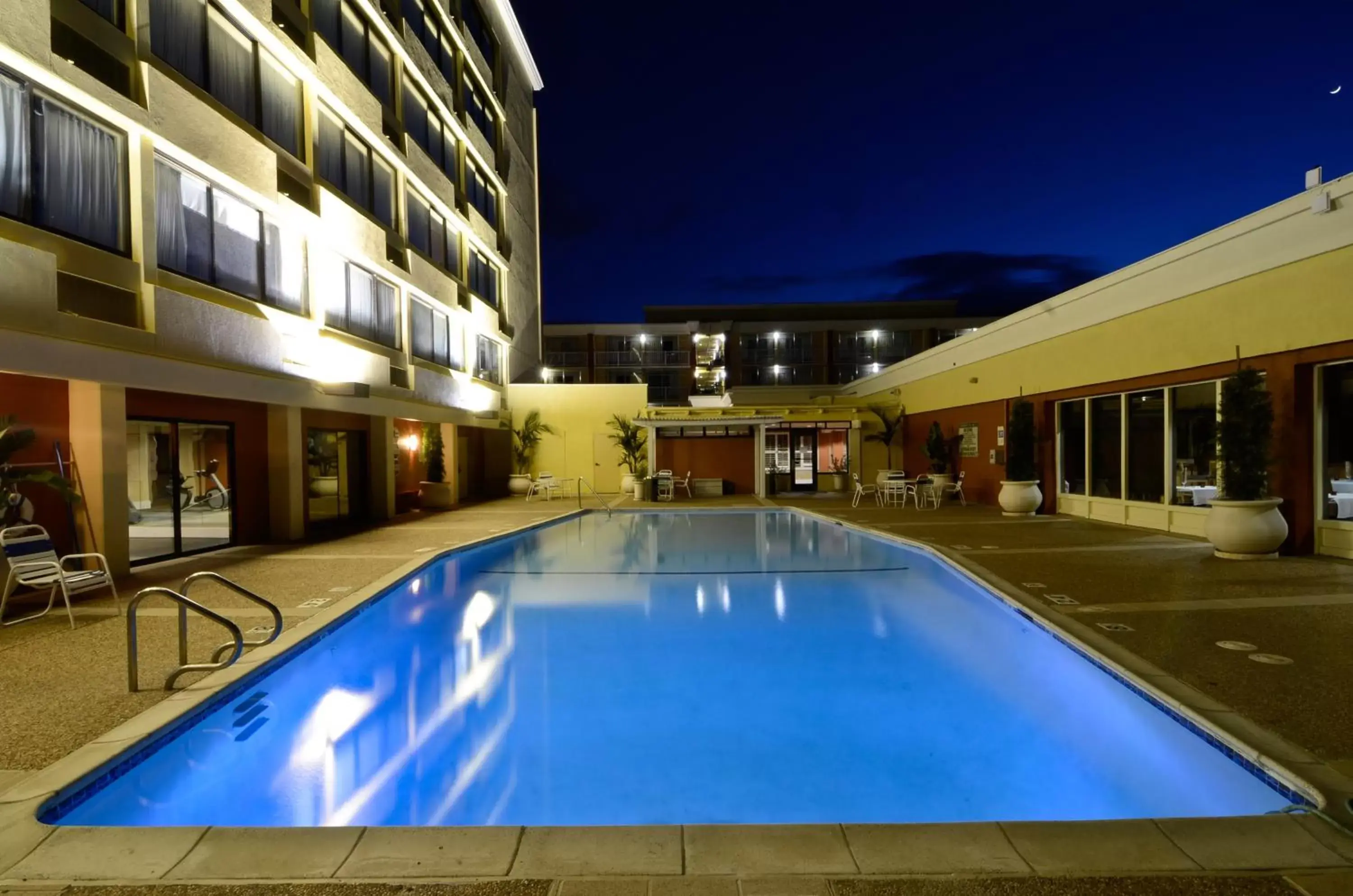 Swimming Pool in Clarion Hotel Concord Walnut Creek