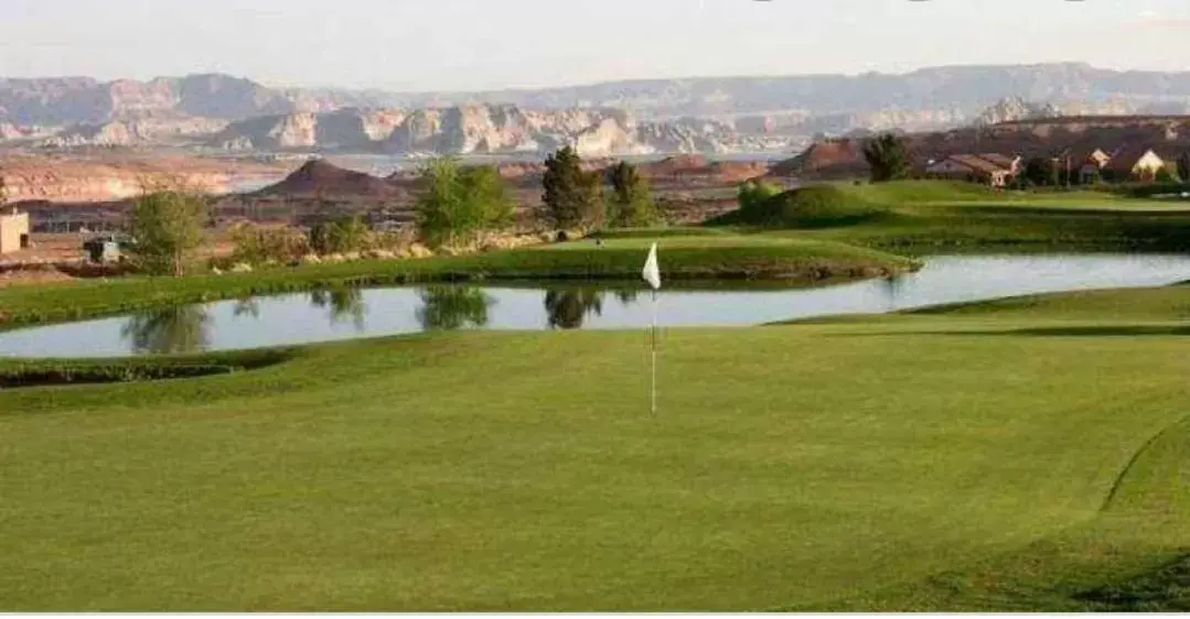 Golfcourse, Golf in Best Western View of Lake Powell Hotel