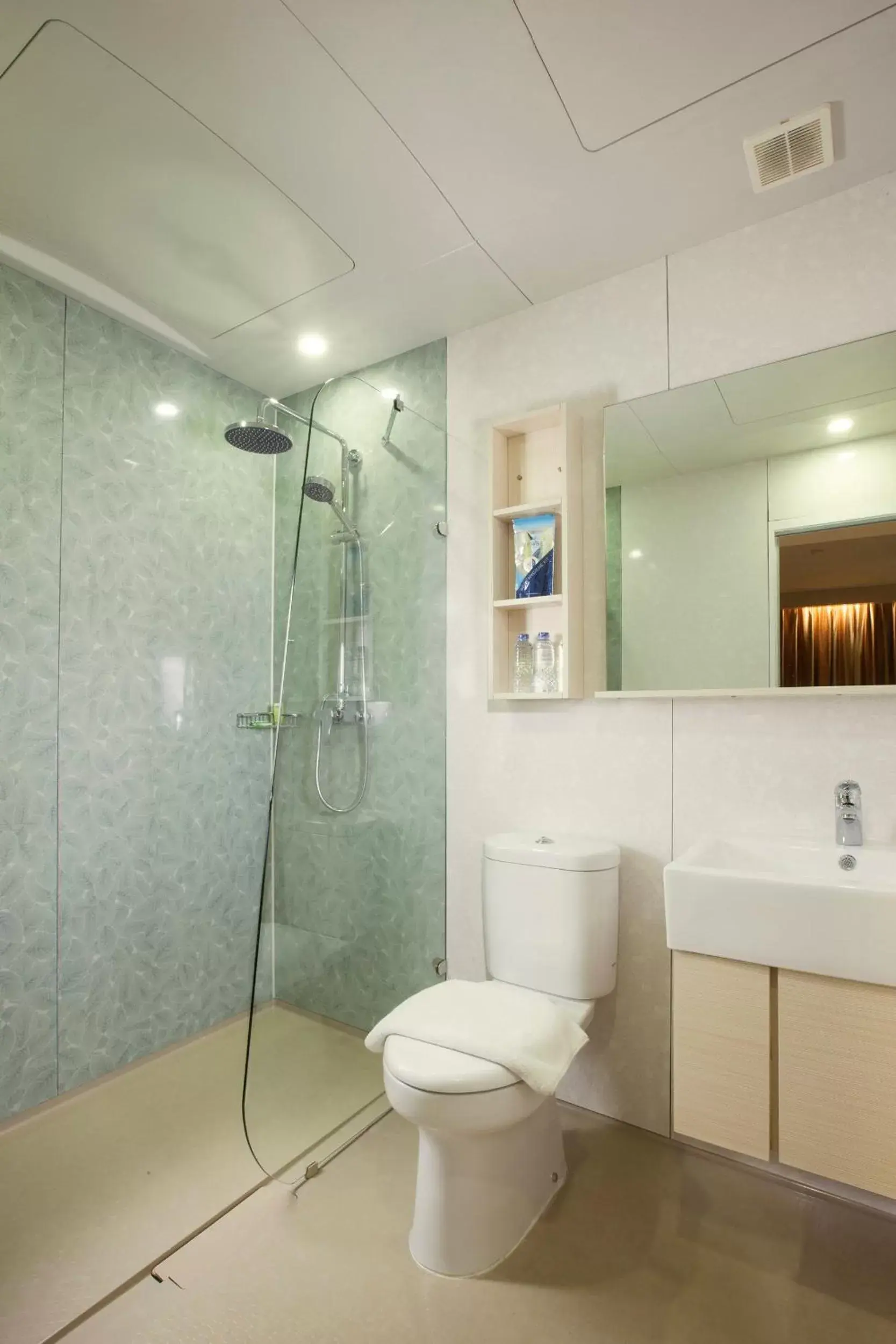 Bathroom in Verse Lite Hotel Gajah Mada