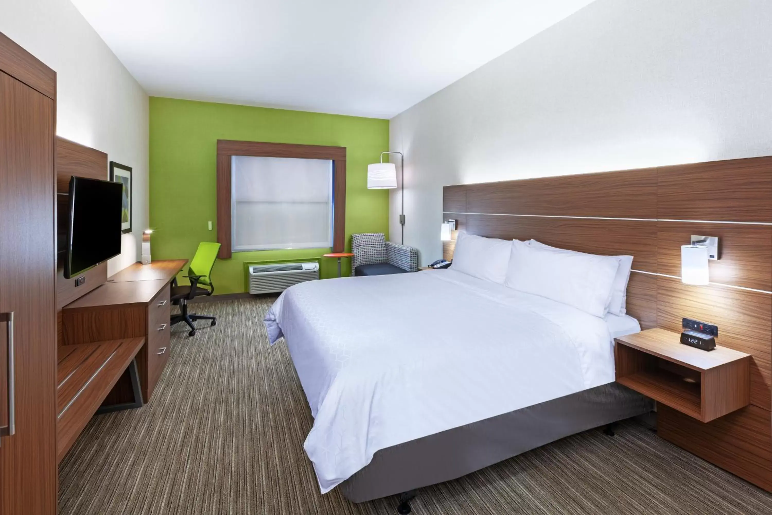Photo of the whole room, Bed in Holiday Inn Express & Suites Longview South I-20, an IHG Hotel