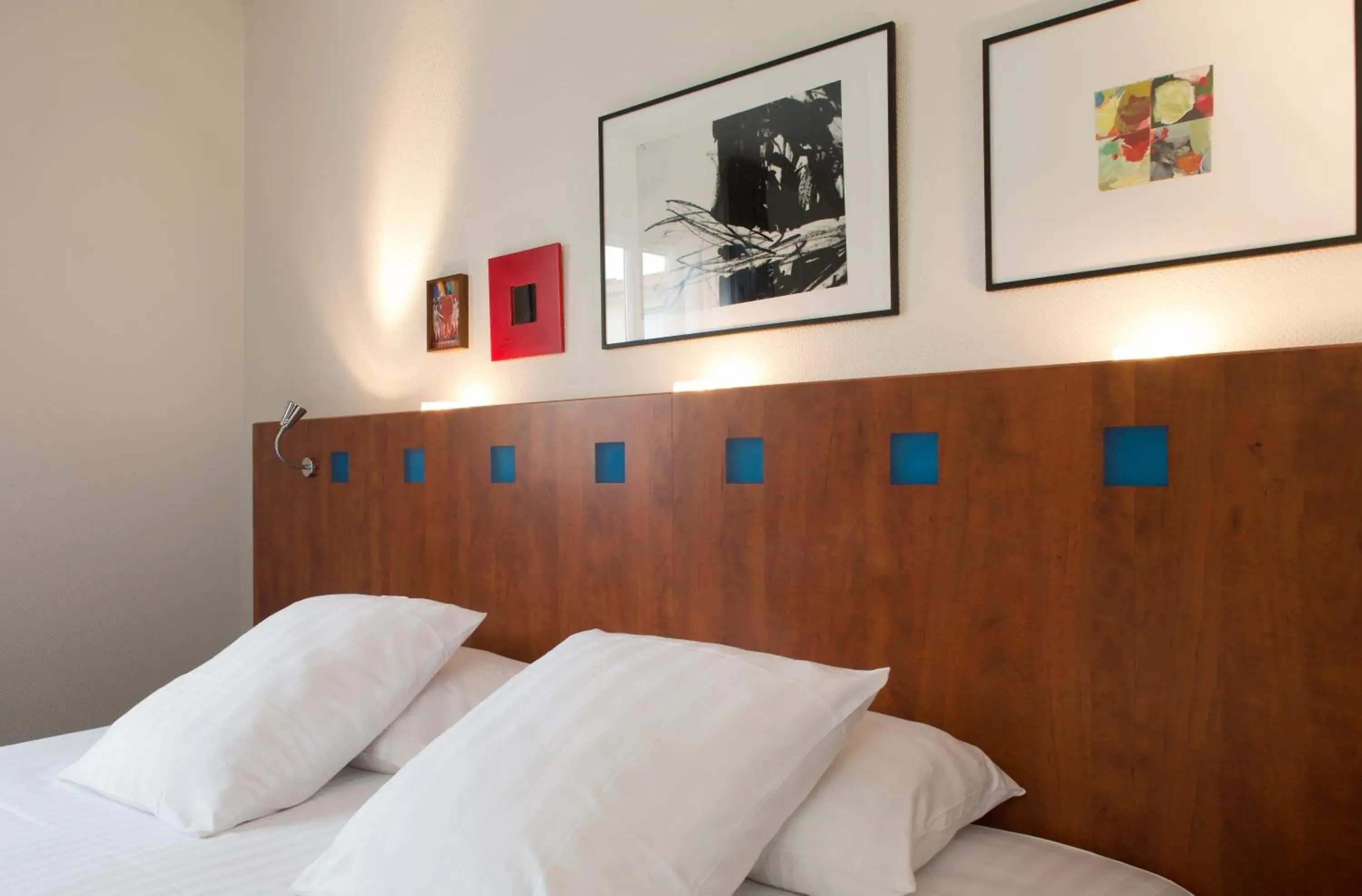 Bedroom, Bed in The Originals Boutique, Hotel Le Pariou, Issoire (Qualys-Hotel)