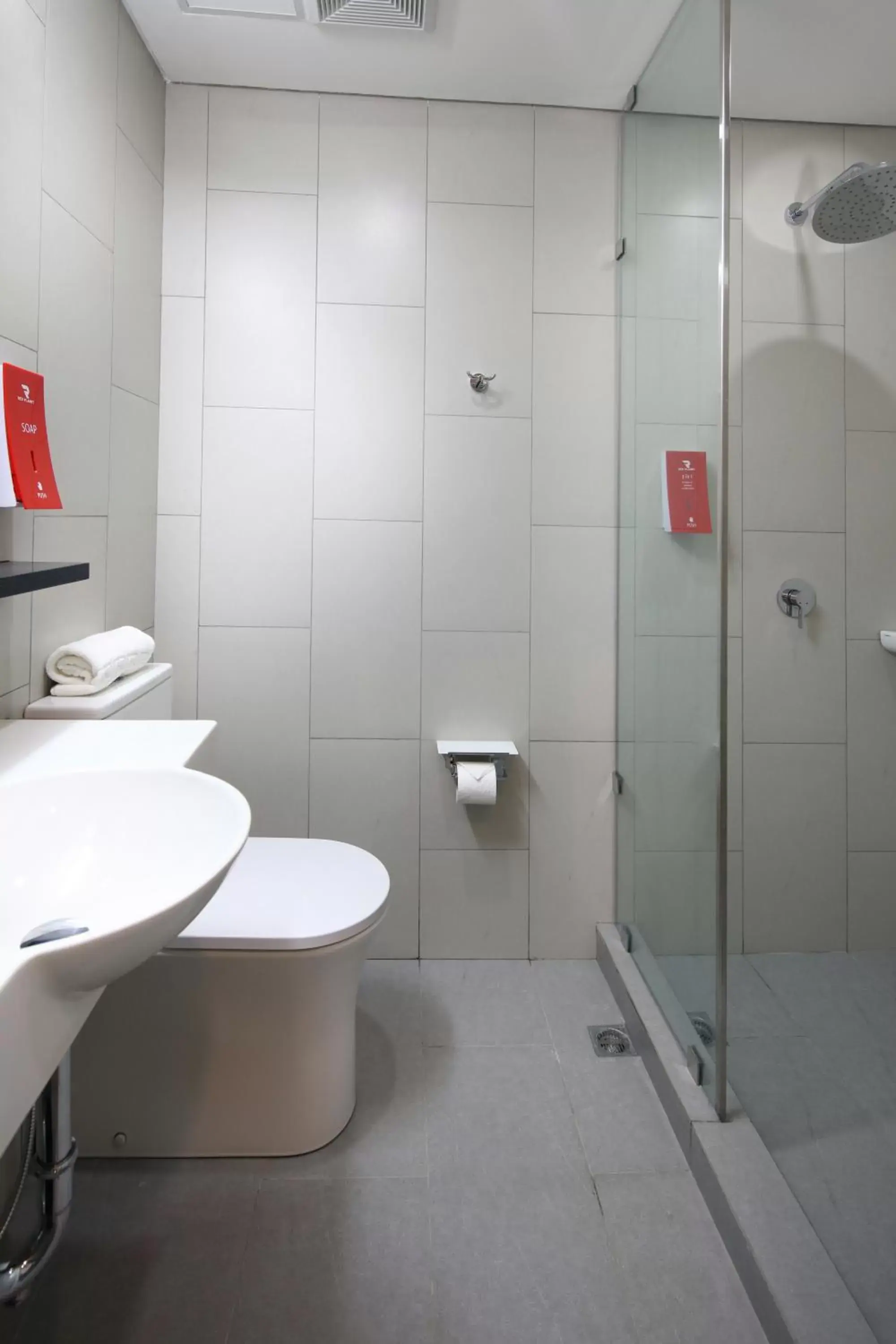 Shower, Bathroom in Red Planet Manila Binondo