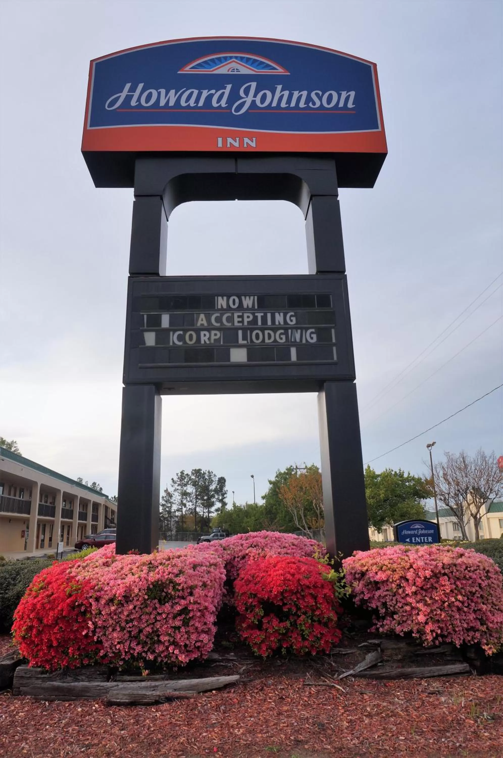 Spring in Howard Johnson by Wyndham Greensboro Near the Coliseum