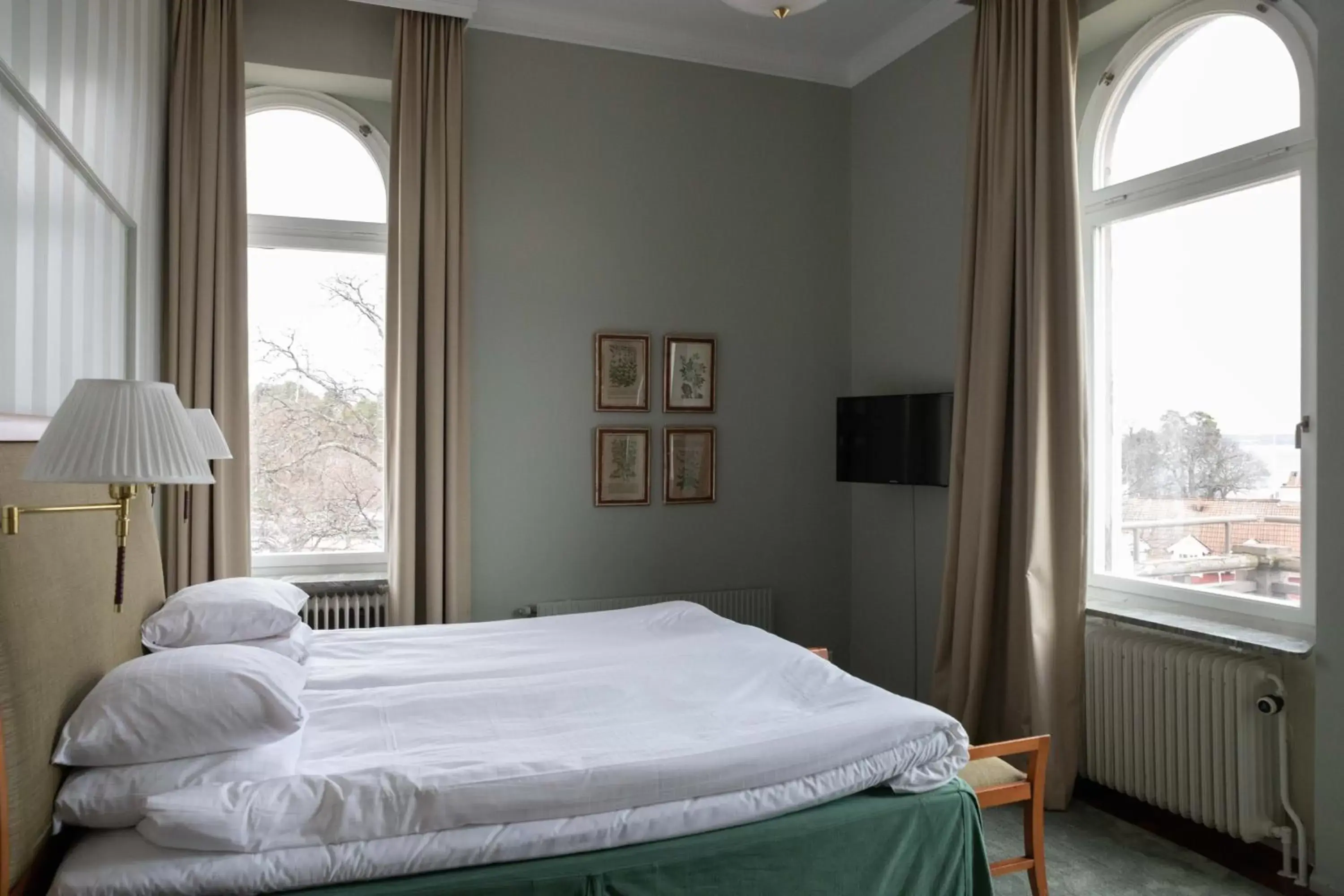 Property building, Bed in Grand Hotel Saltsjöbaden