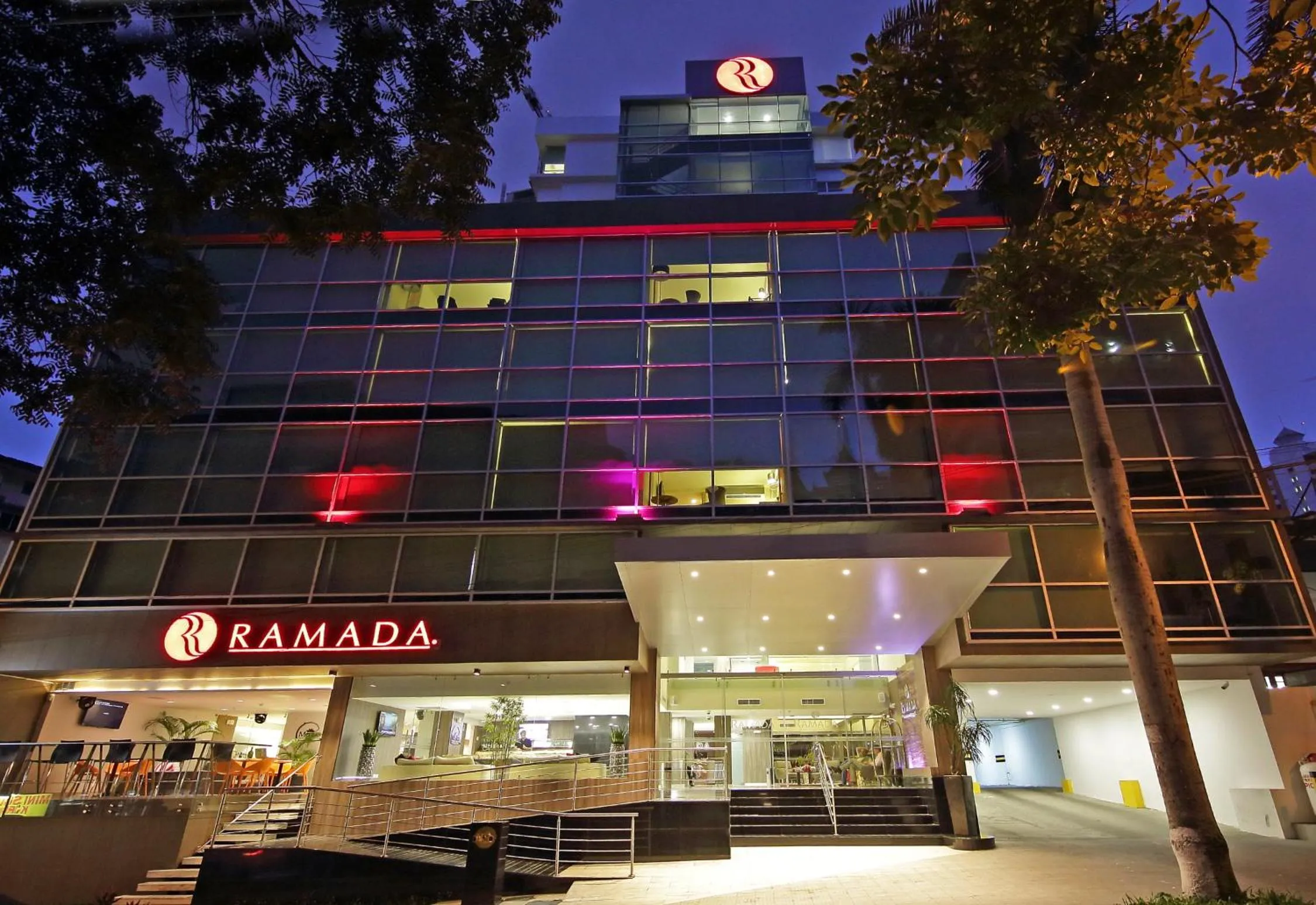 Property building in Ramada by Wyndham Panama Via Argentina