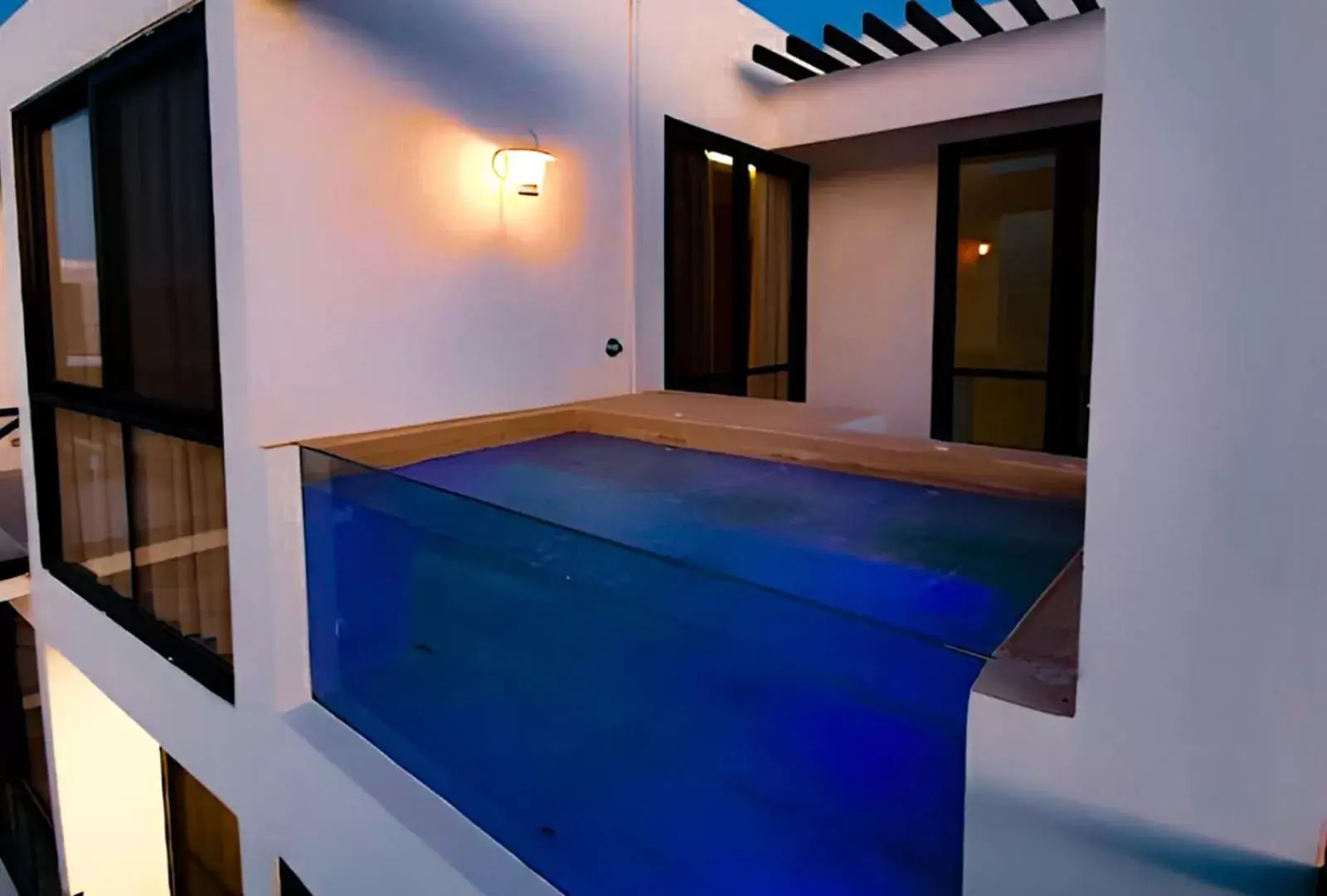 Balcony/Terrace, Swimming Pool in The Waves Tulum
