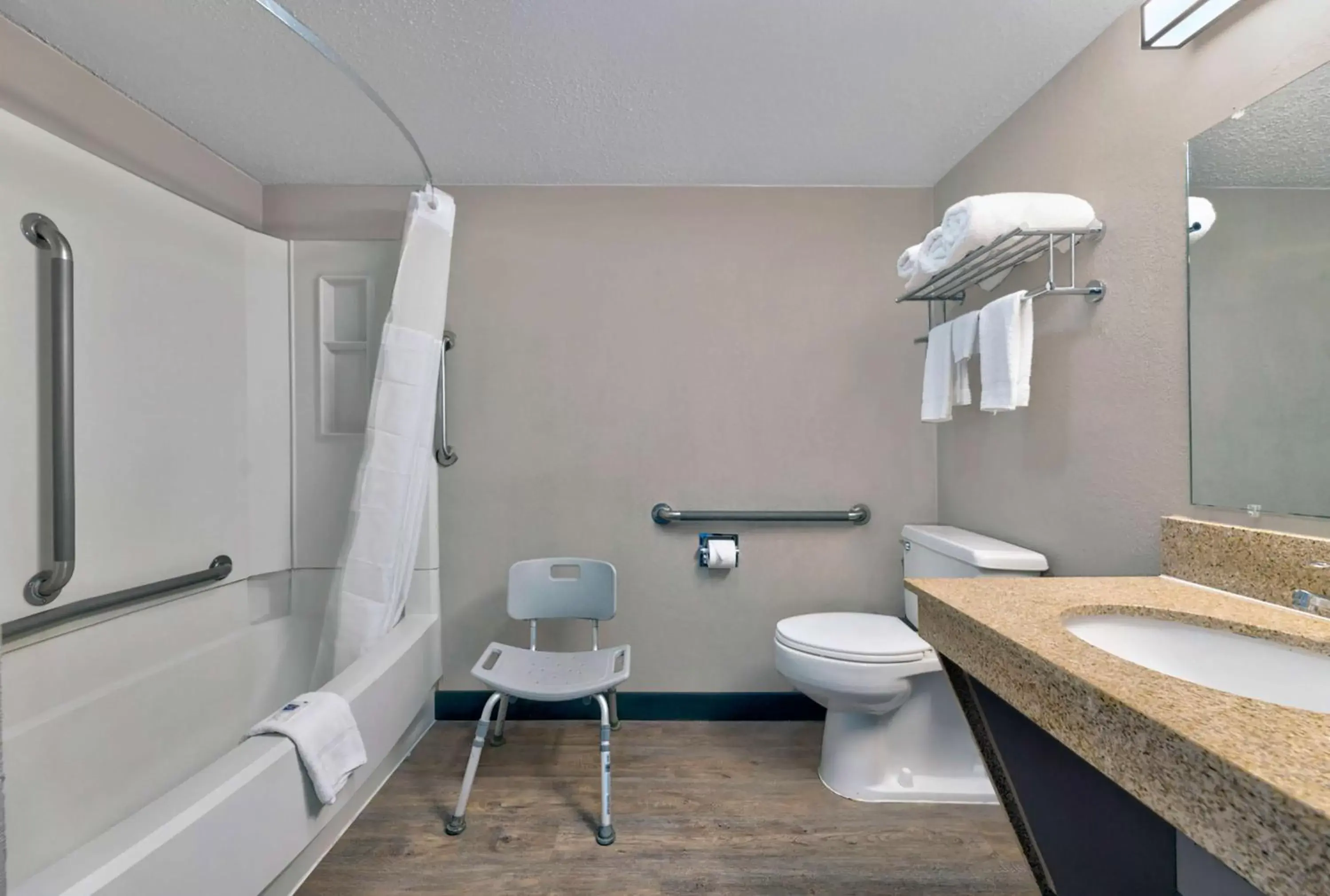 Bedroom, Bathroom in Motel 6-Oak Creek, WI