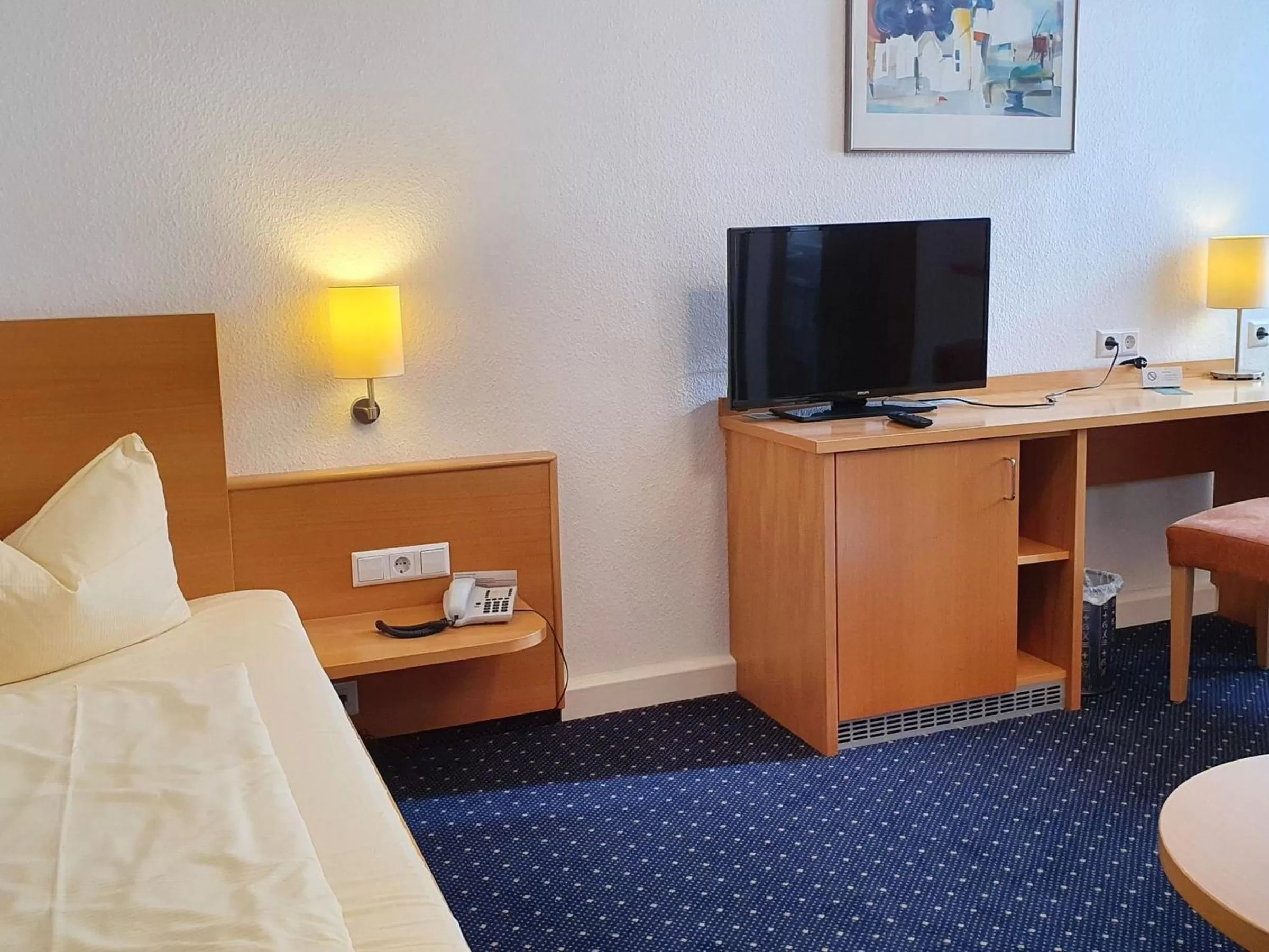 Photo of the whole room, TV/Entertainment Center in Hotel Restaurant Adler