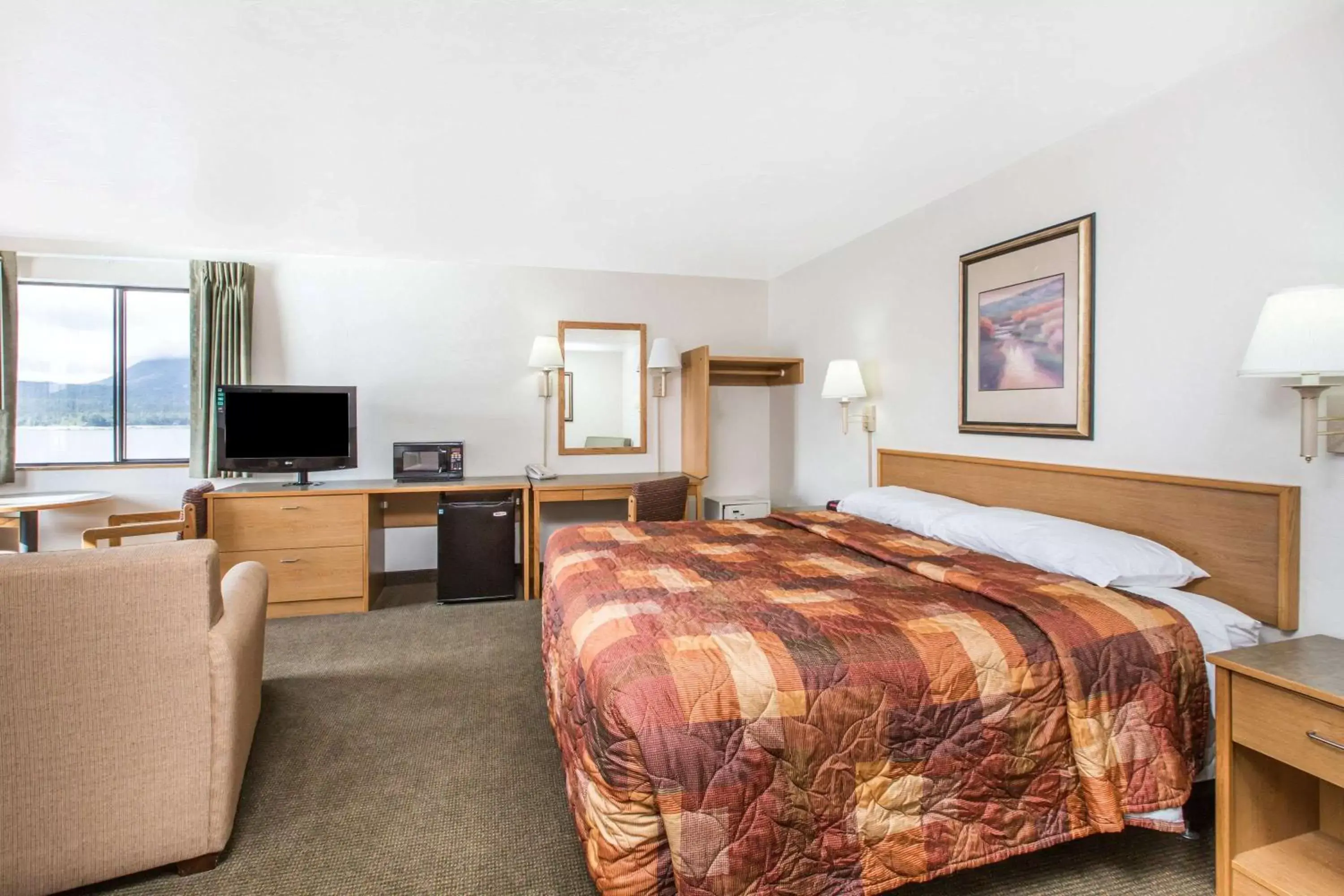 Photo of the whole room in Super 8 by Wyndham Ketchikan