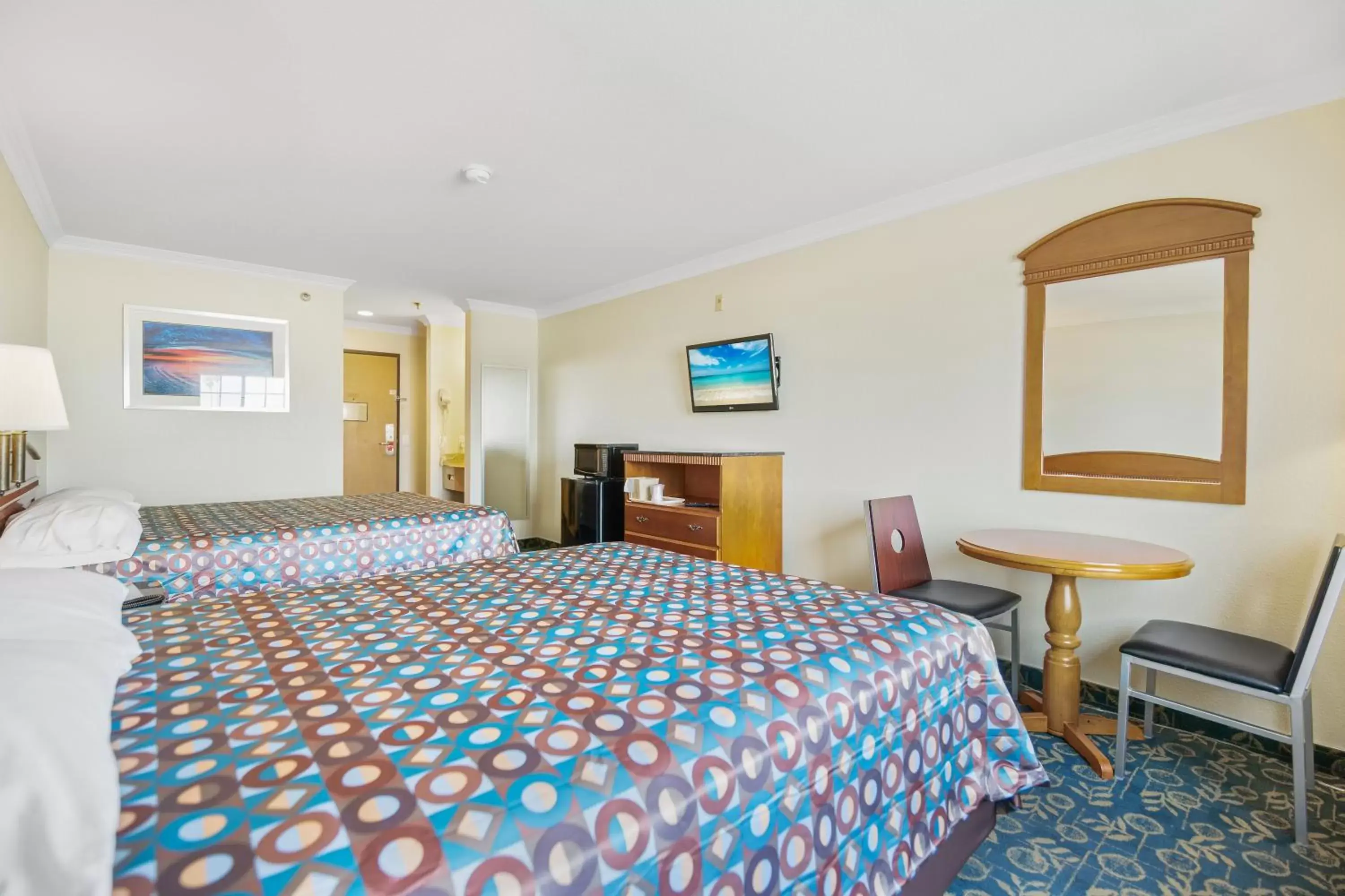Bedroom, Bed in SureStay Hotel by Best Western Fontana