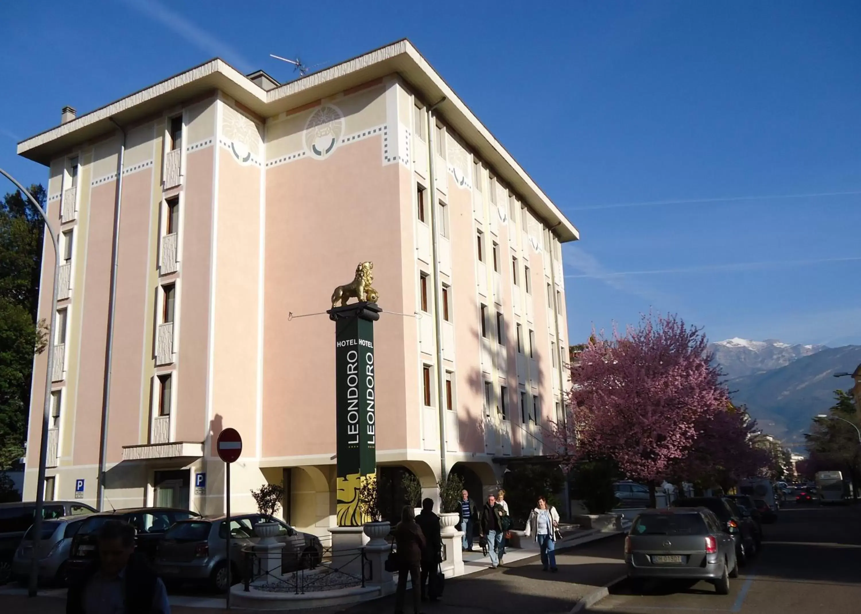 Facade/entrance, Property Building in Hotel Leon d'Oro