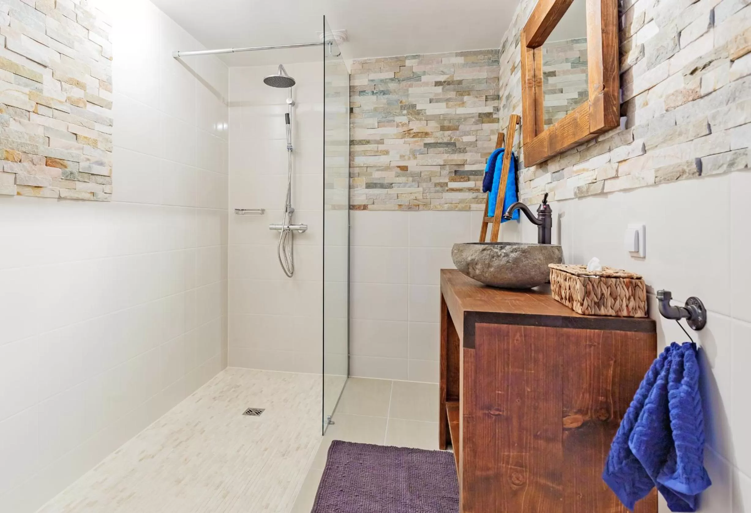 Shower in Wellness Bed & Breakfast Pergamo