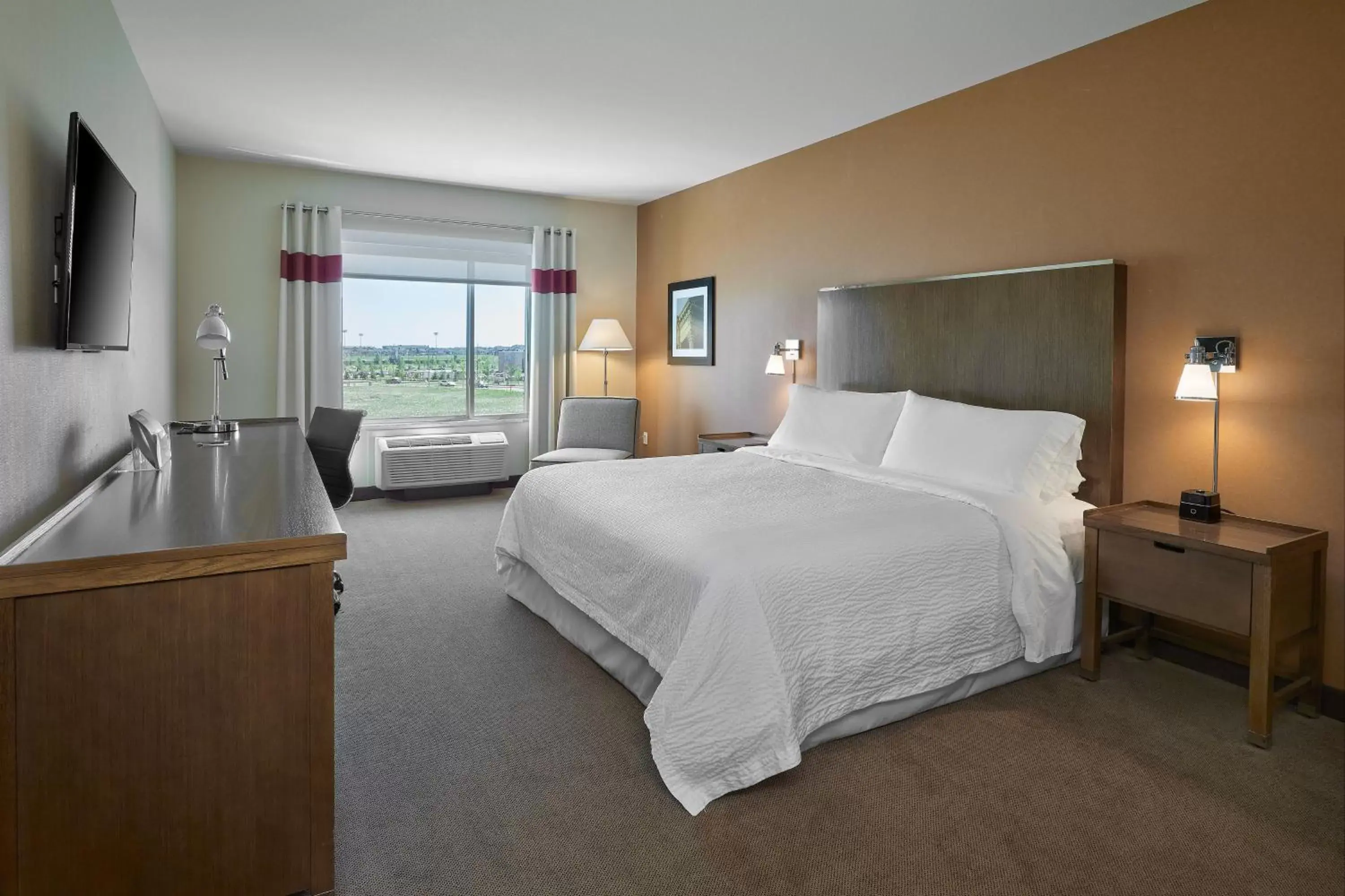 Photo of the whole room in Four Points by Sheraton Sherwood Park